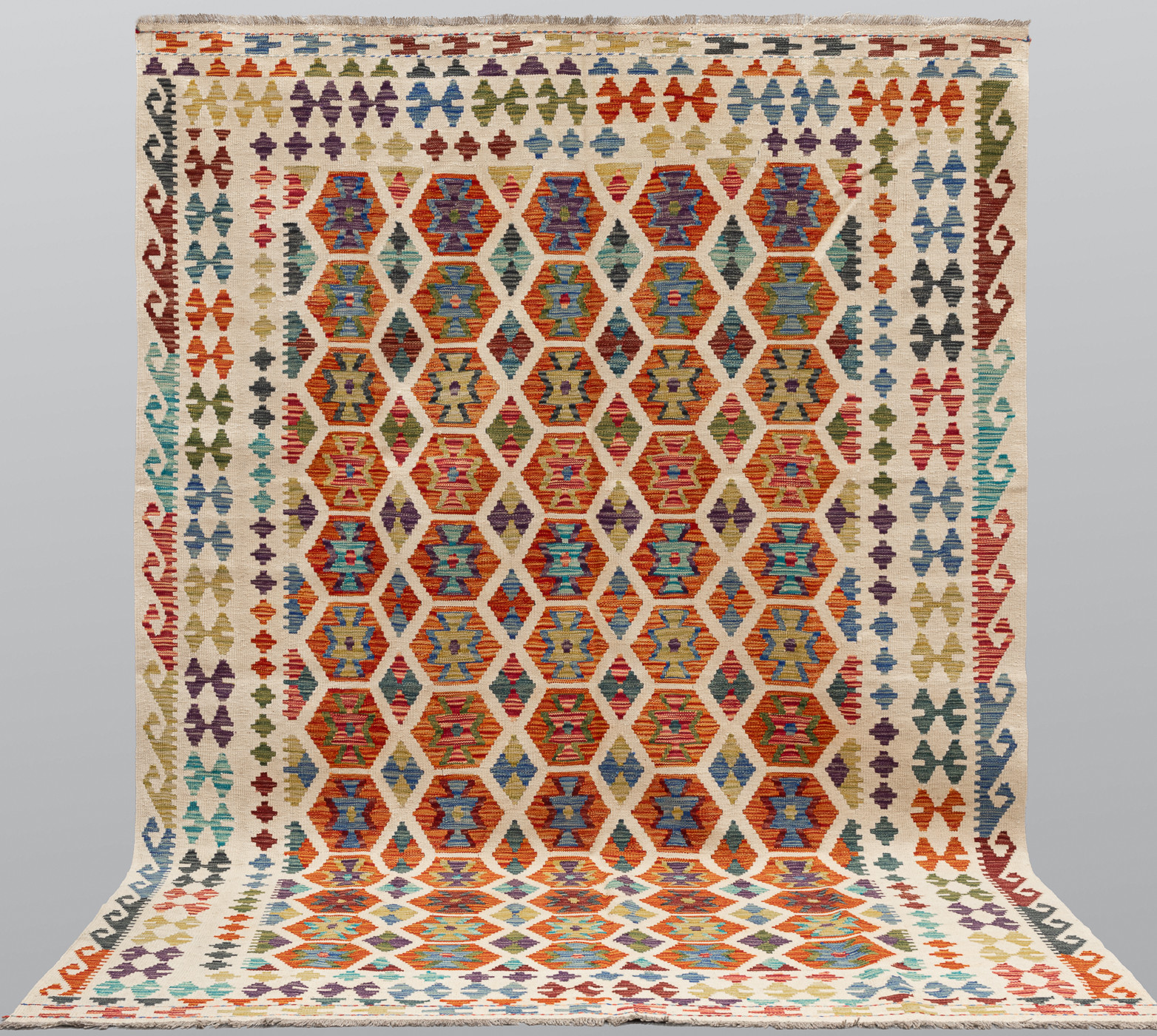 MATTA. Kelim klassisk design, 306 x 200 cm.