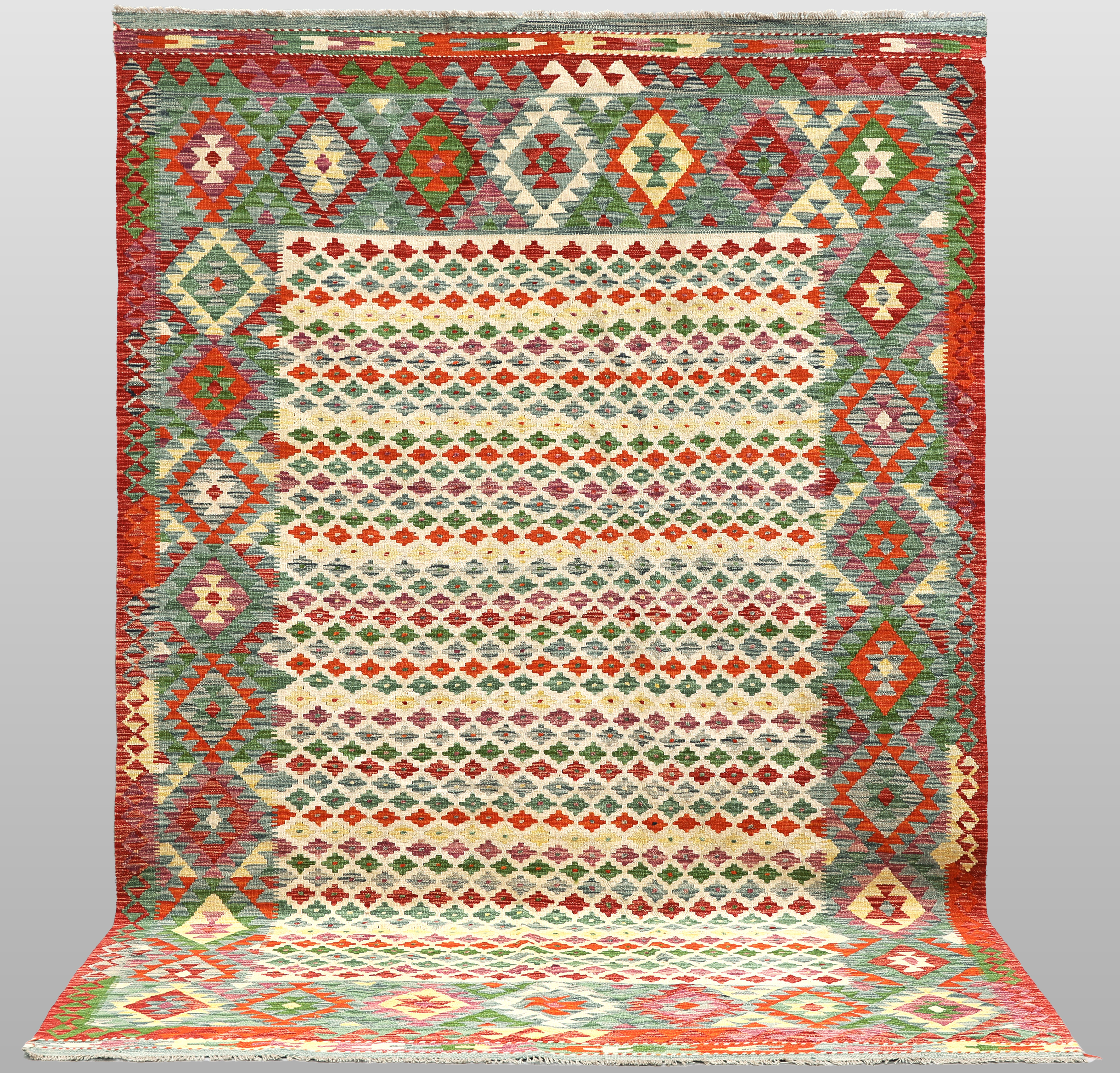 MATTA. Kelim klassisk design, 313 x 199 cm.