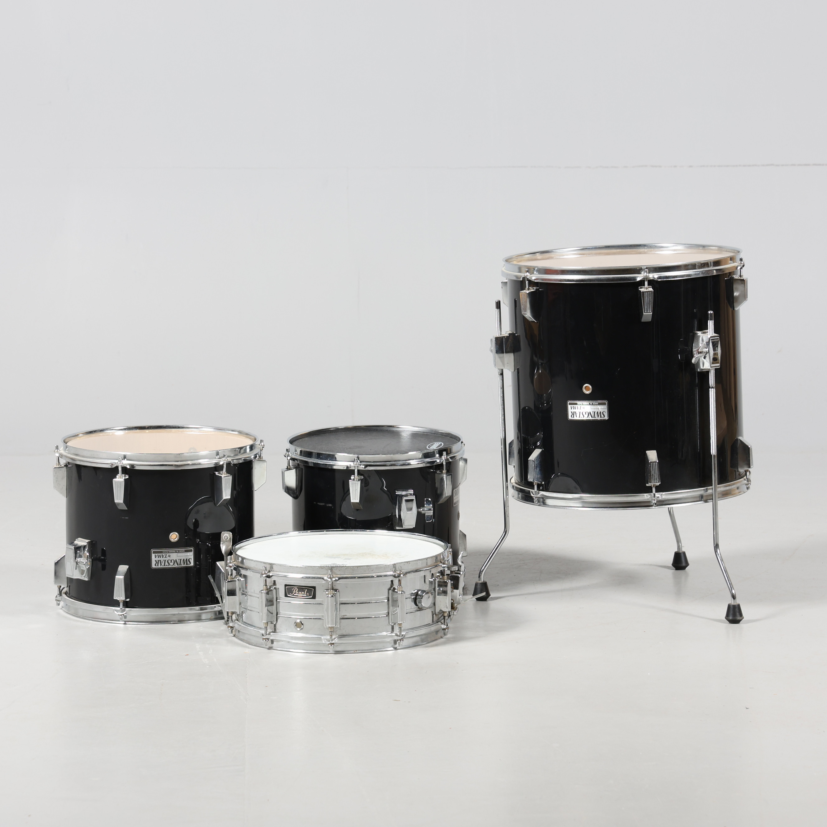 TRUMMOR, 4 delar, Swingstar by Tama samt Remo Pearl.
