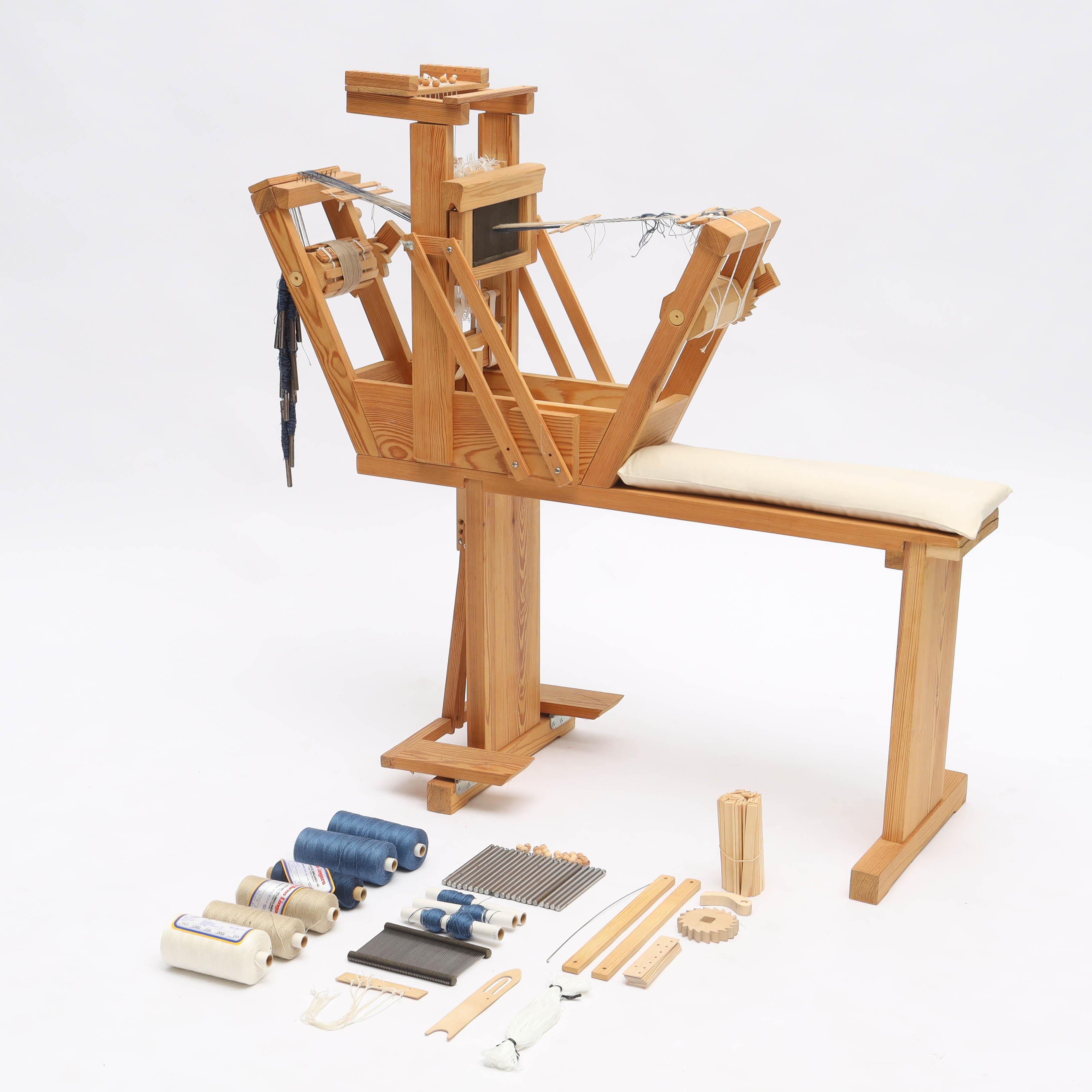 BANDVÄVSTOL, furu, medföljer tråd och tillbehör, 1900-tal.