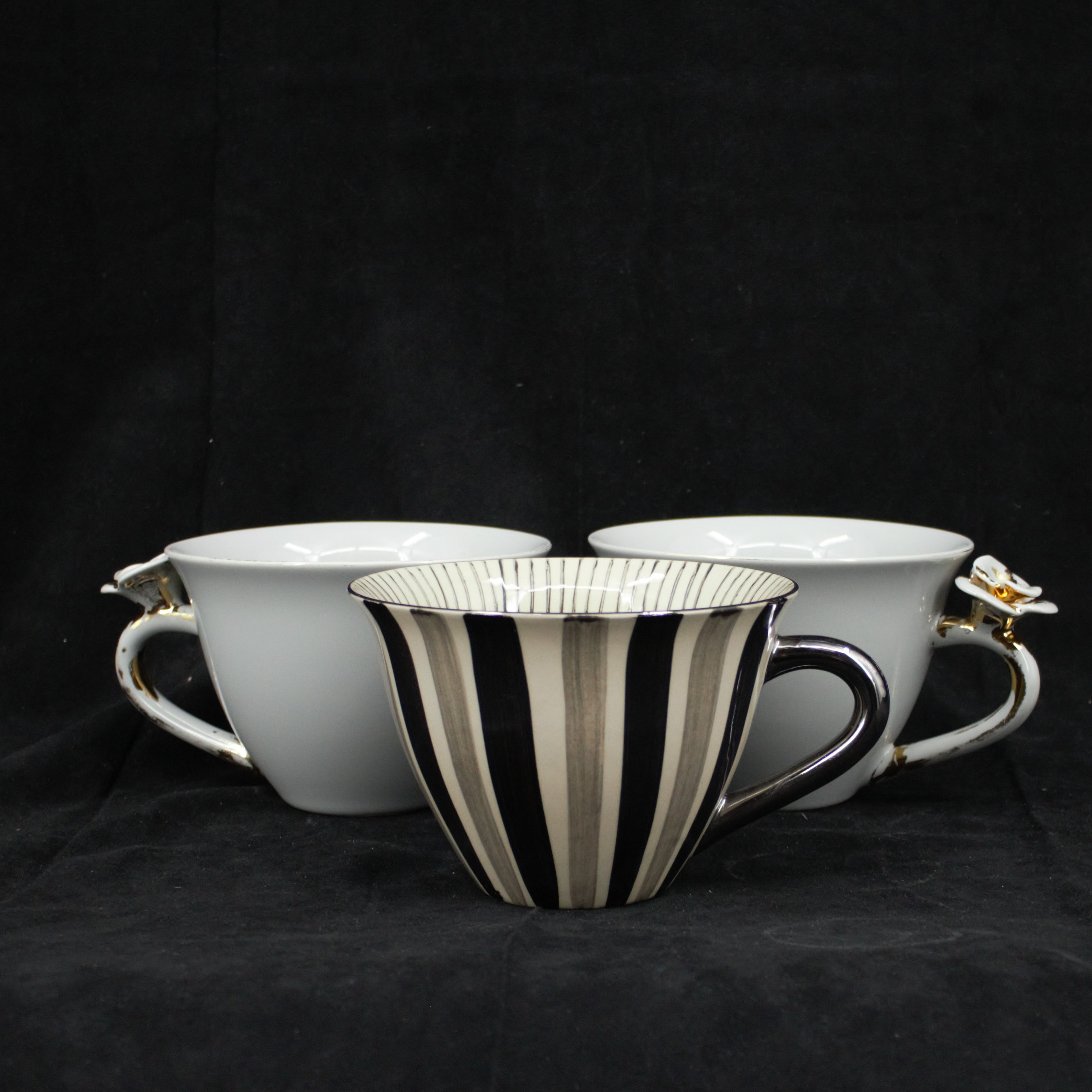 KERSTIN TILLBERG. Tekoppar, 3 st, bemålad, glaserad keramik, nutida.