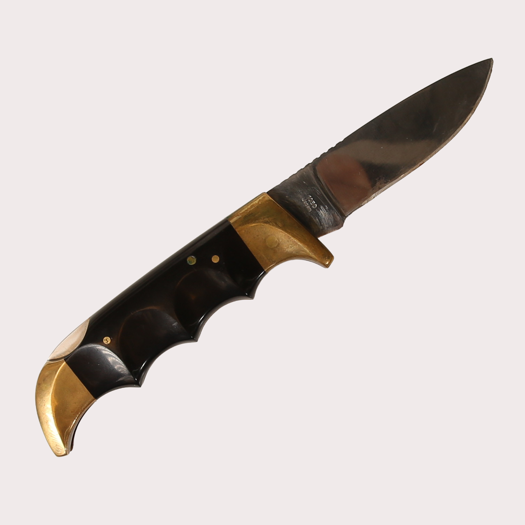 JAKTKNIV, stål, mässing, syntetiskt grepp. Kershaw, Folding Field. 1050, Japan. Läderetui för bälte.