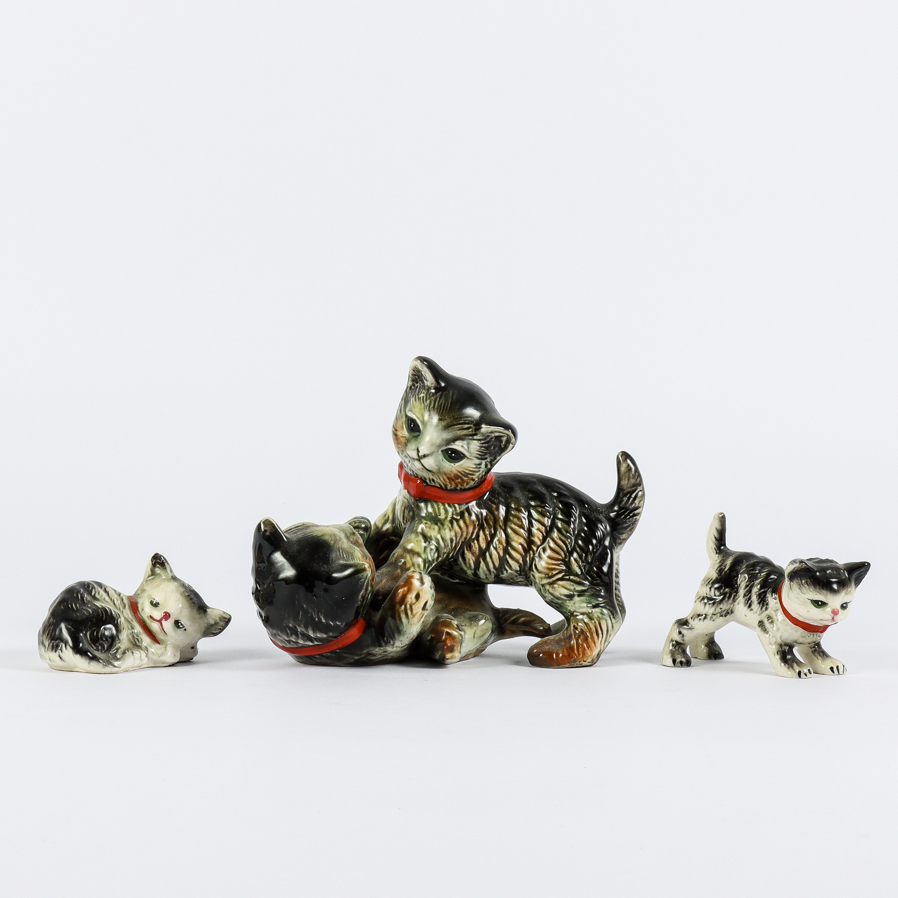 FIGURINER 3 stycken, Katter, porslin.