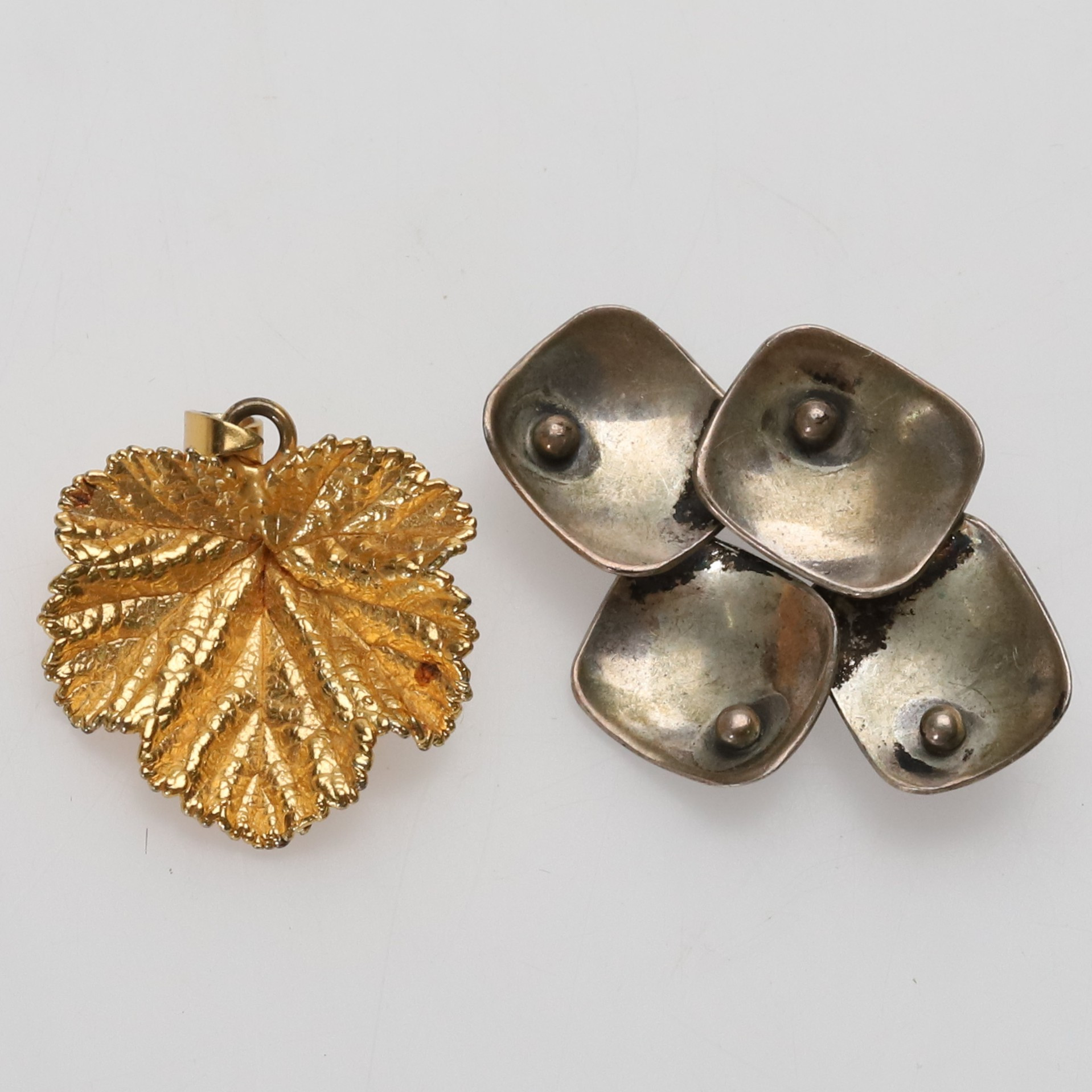 VICTOR JANSSON. BROSCH & hänge, 2 st, silver/förgyllt silver.