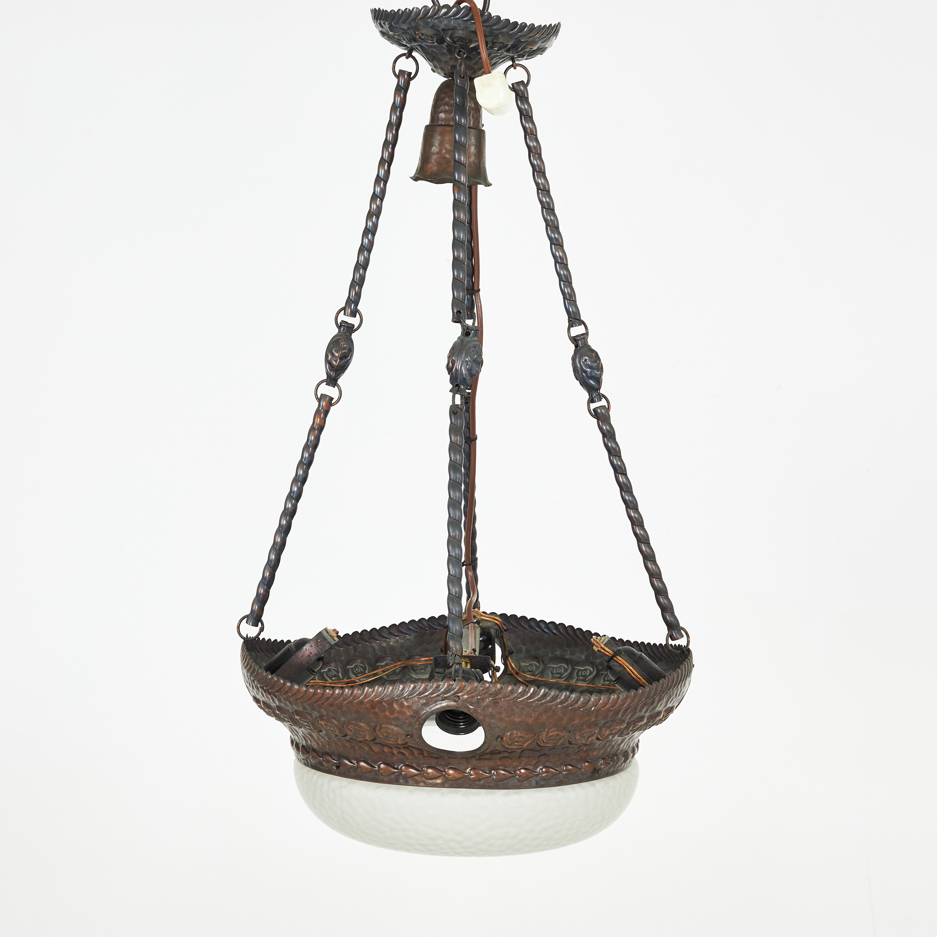 TAKLAMPA, 1900-talets början, jugend, stomme i patinerad koppar, frostad glaskupa.