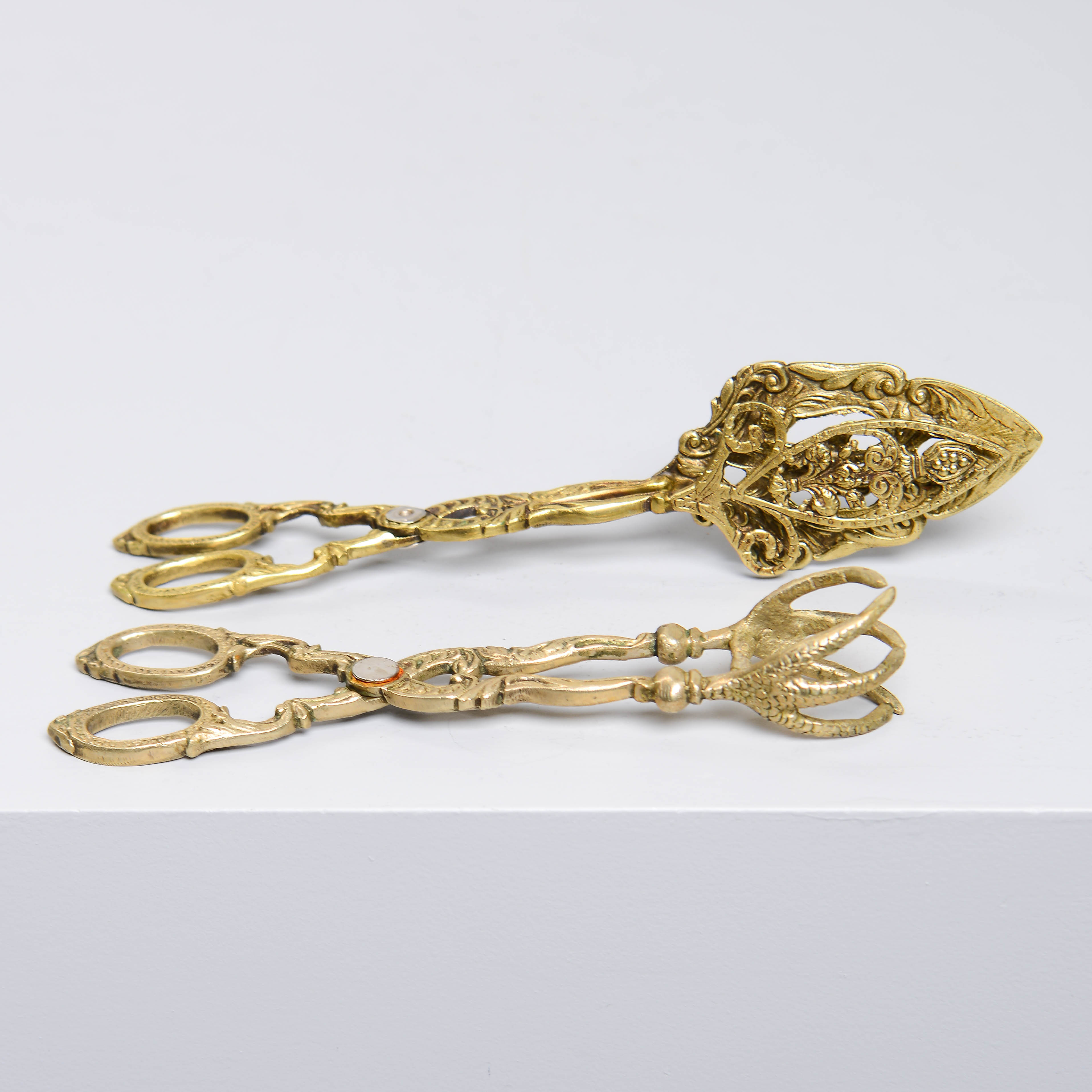 KAKTÅNG & SOCKERTÅNG, mässing, 1900-tal.