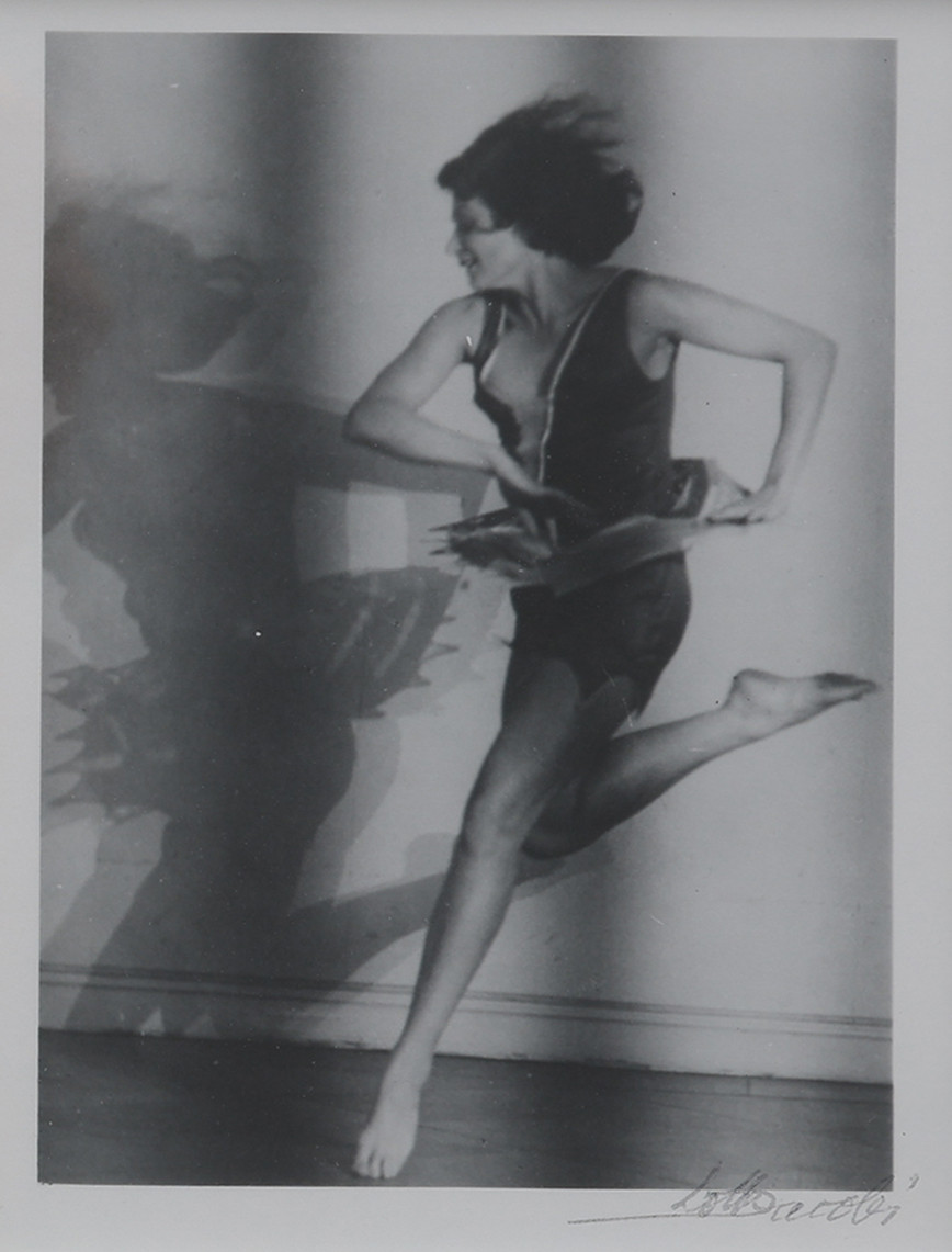 LOTTE JACOBI 1896-1990. SILVERGELATINKOPIA, "CLAIRE BAUROFF", BERLIN 1928, SIGNERAD OCH DATERAD 1979.