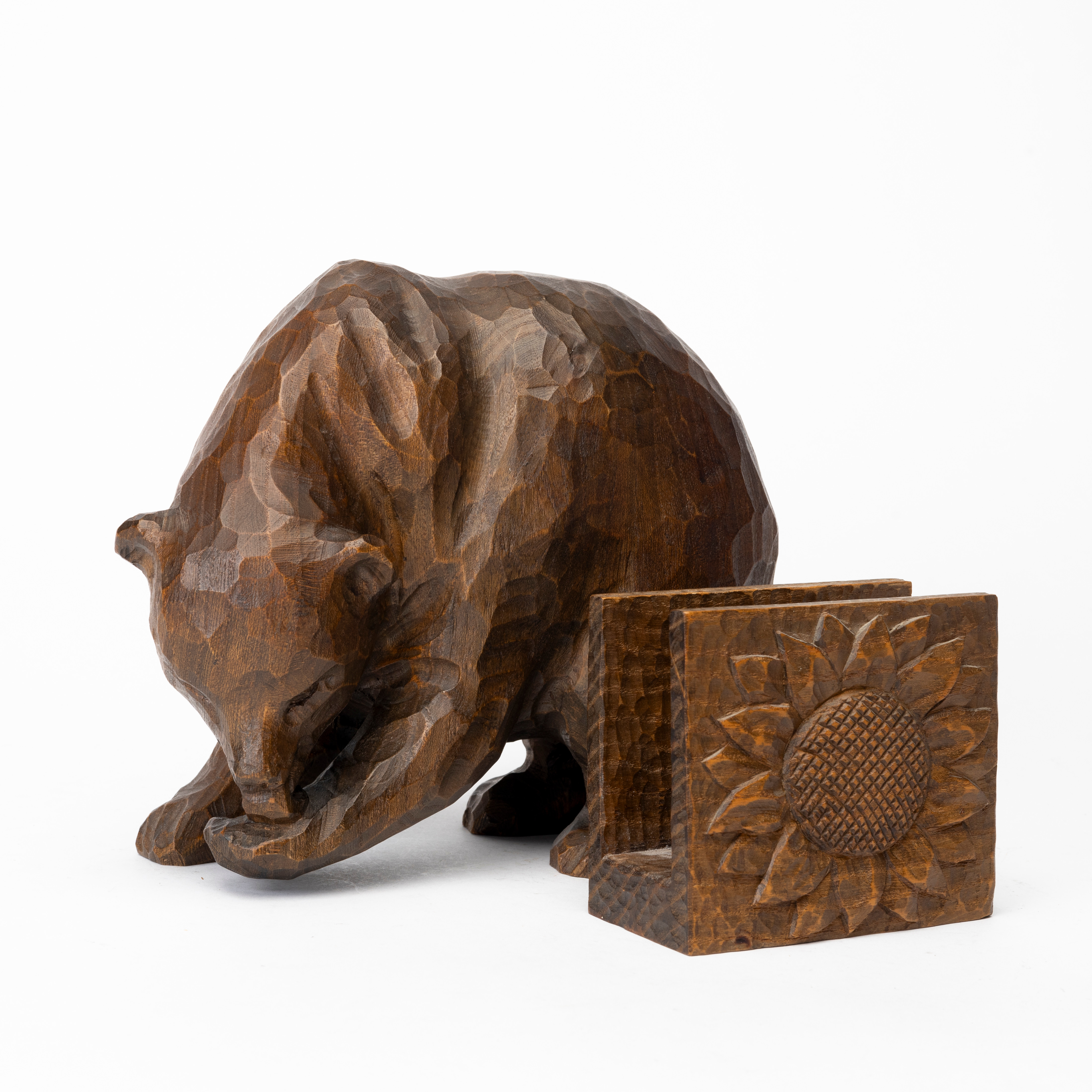 SKULPTUR samt BREVSTÄLL, trä, monogramsognerade, FB, Danmark.