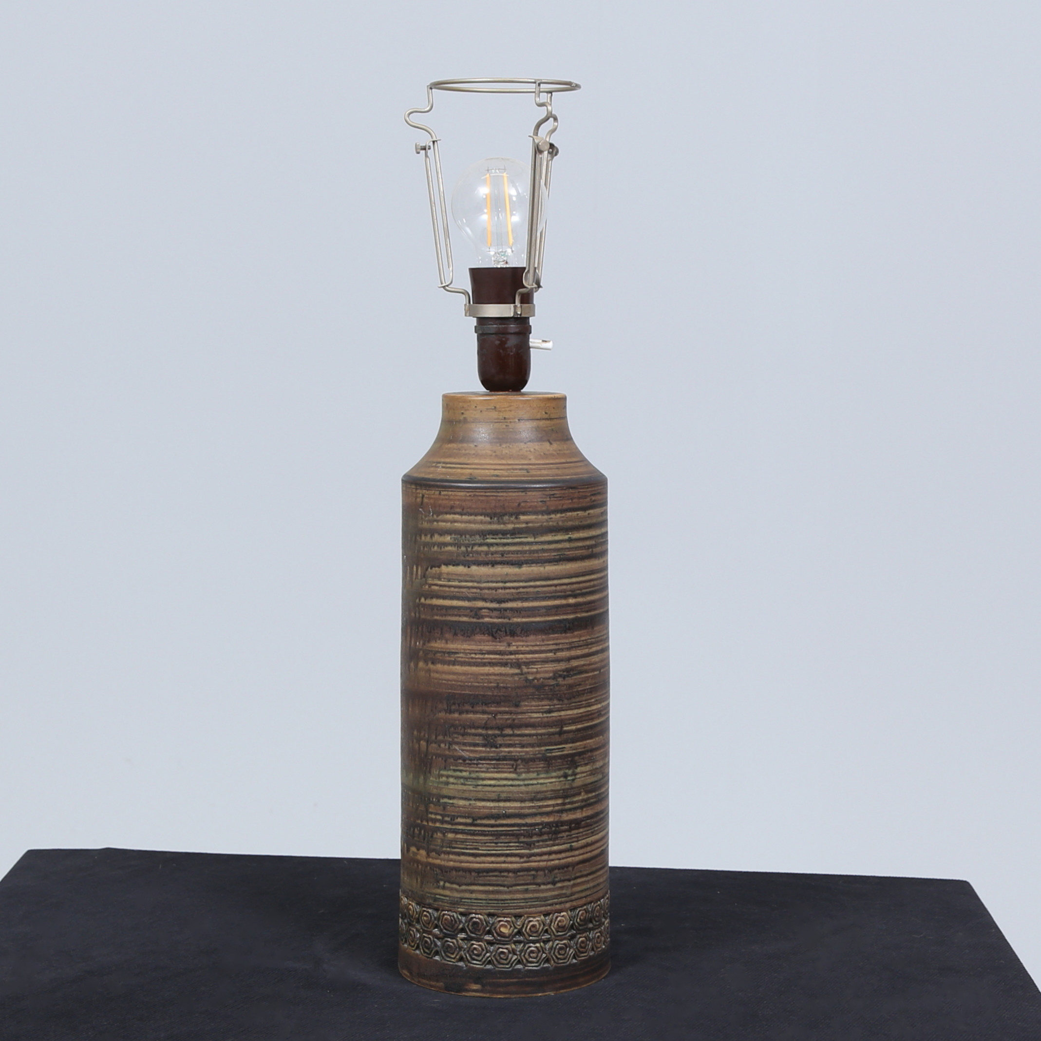 BORDSLAMPA, keramik, Guldkroken.