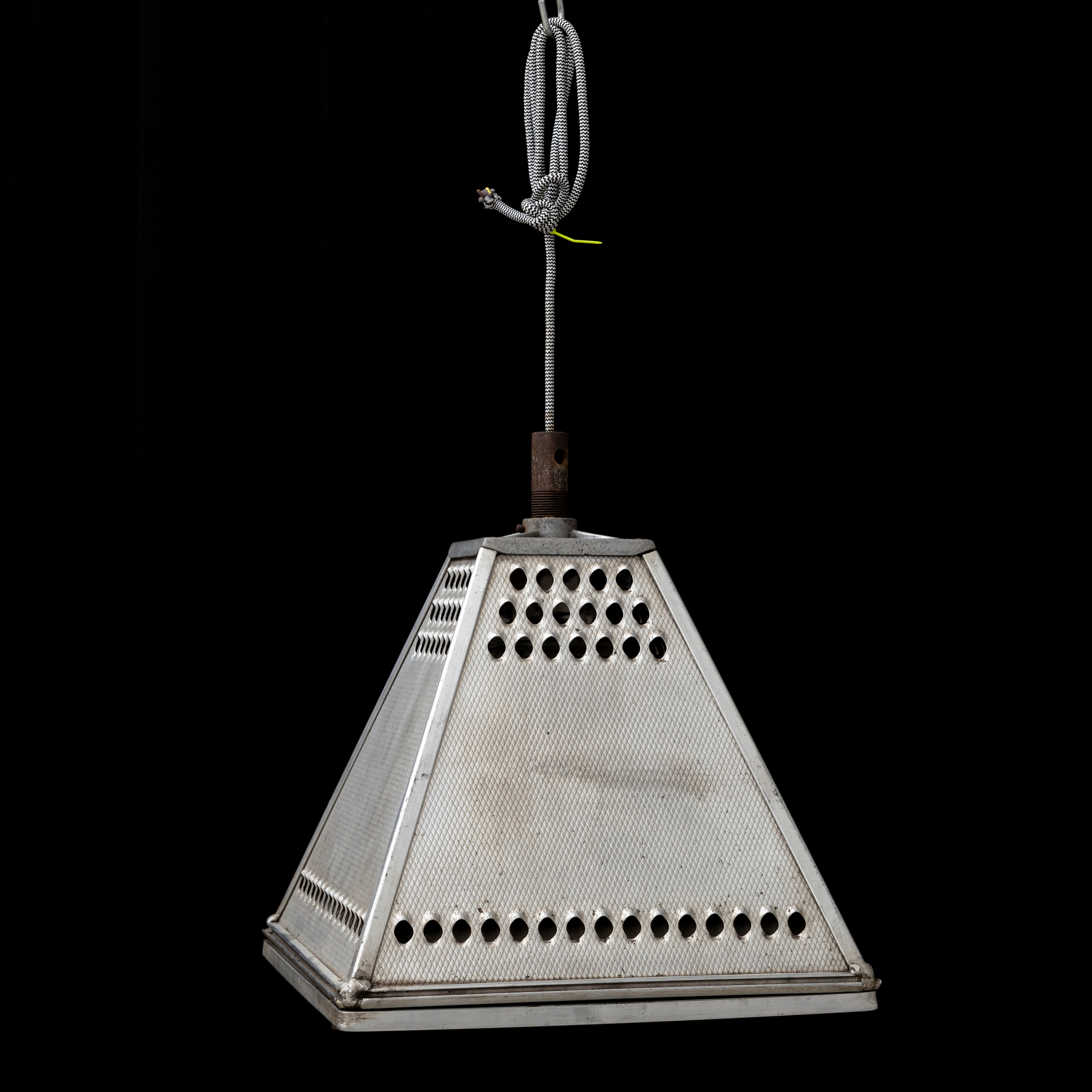 TAKLAMPA, industrimodell, "Wide Lite", plåt, 1900-tal.