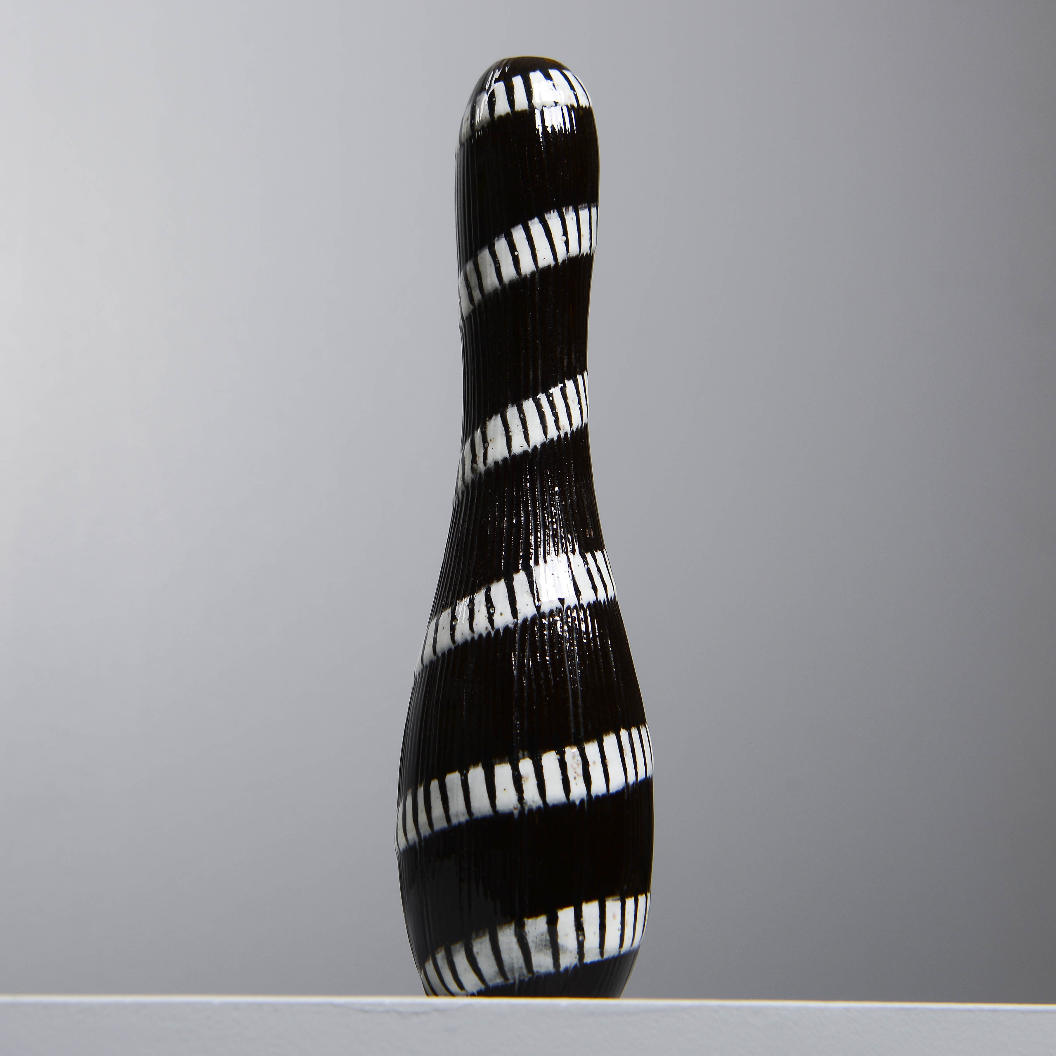 INGRID ATTERBERG. Vas, modell 2164, Upsala-Ekeby, 1954-56.