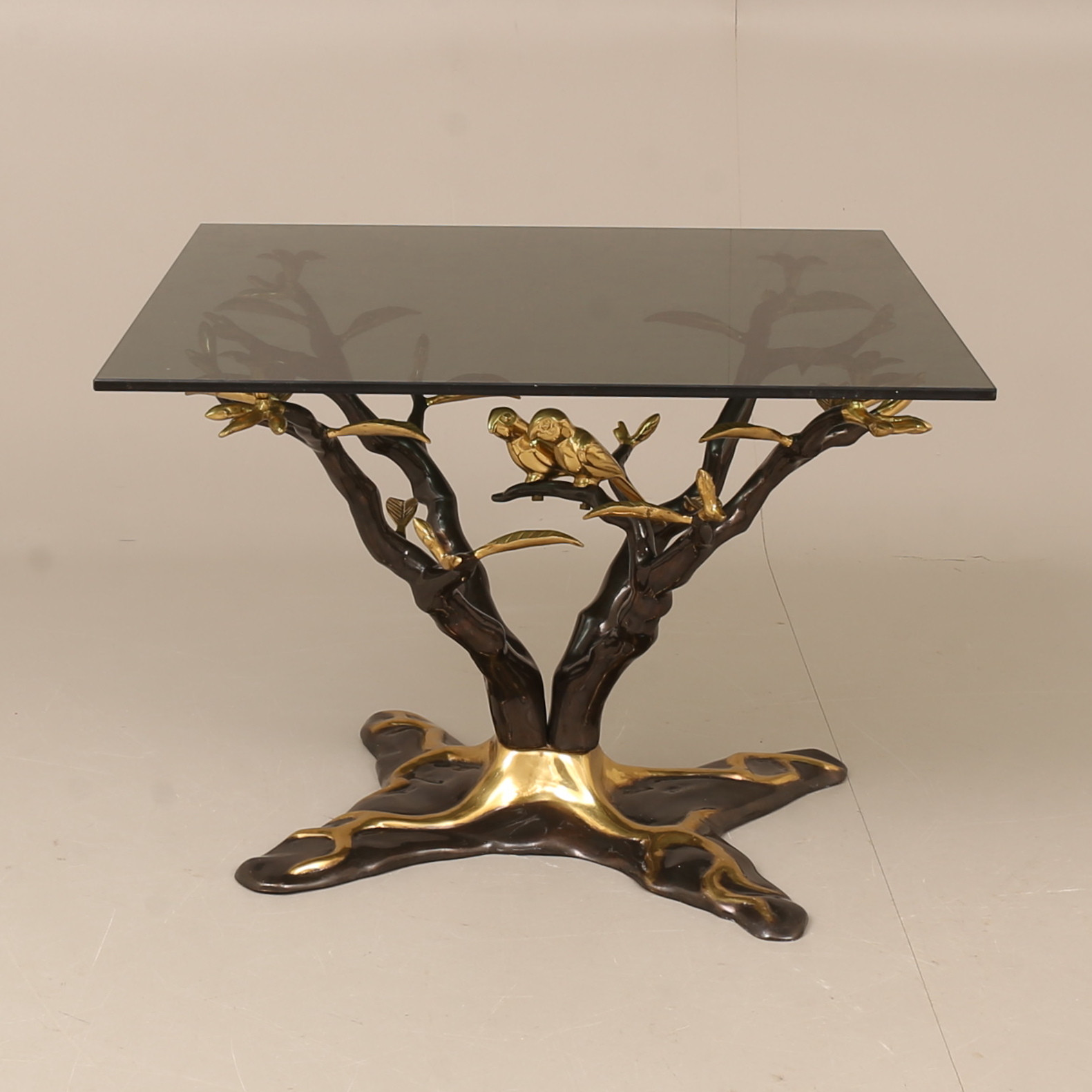 WILLY DARO. Soffbord, metall, glas. 1900-talets andra hälft.