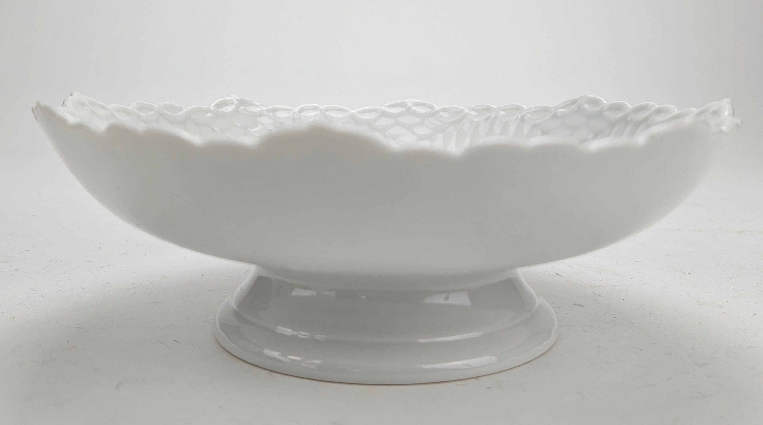 SKÅL, porslin, "White Flute", Royal Copenhagen, Danmark.