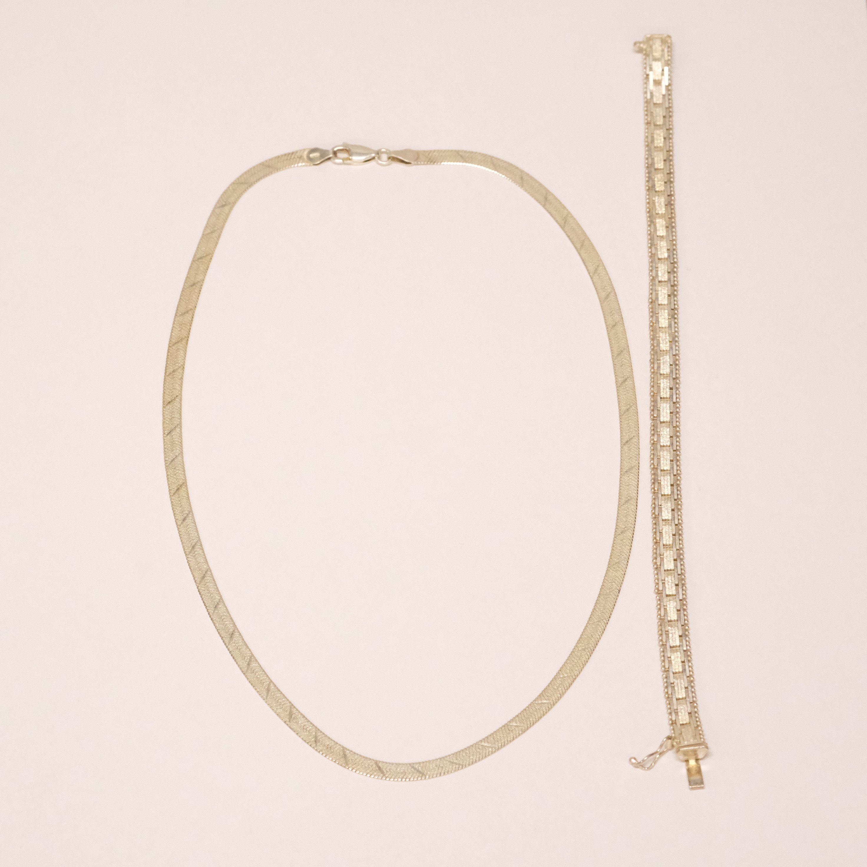 ARMBAND OCH COLLIER. SILVER.