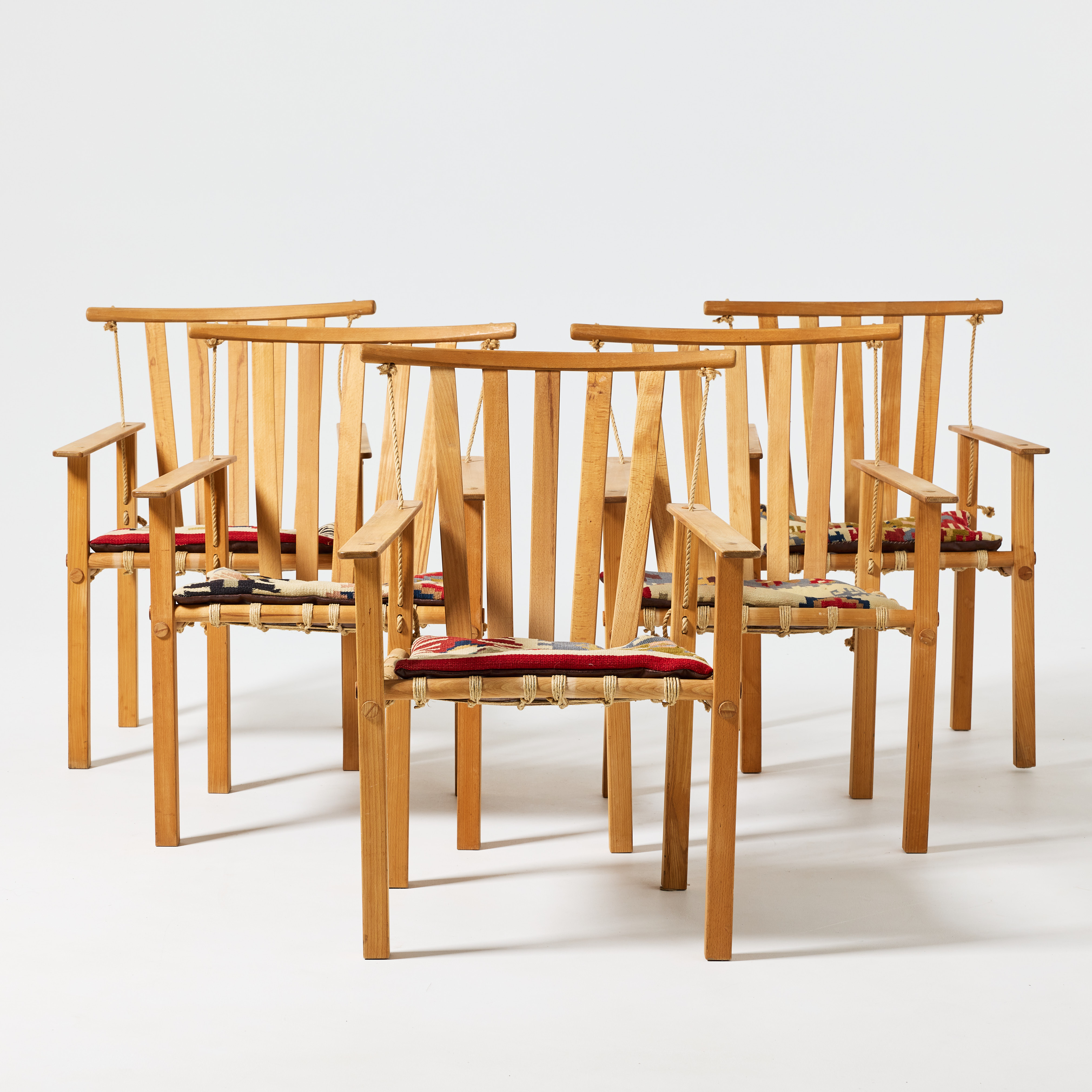 ÅKE AXELSSON. "Ararat", karmstolar, fem stycken, Åke Axelssons verkstad, 1970-tal, rödbok, sits av flätat hampasnöre, lösa dynor i kelim och läder.