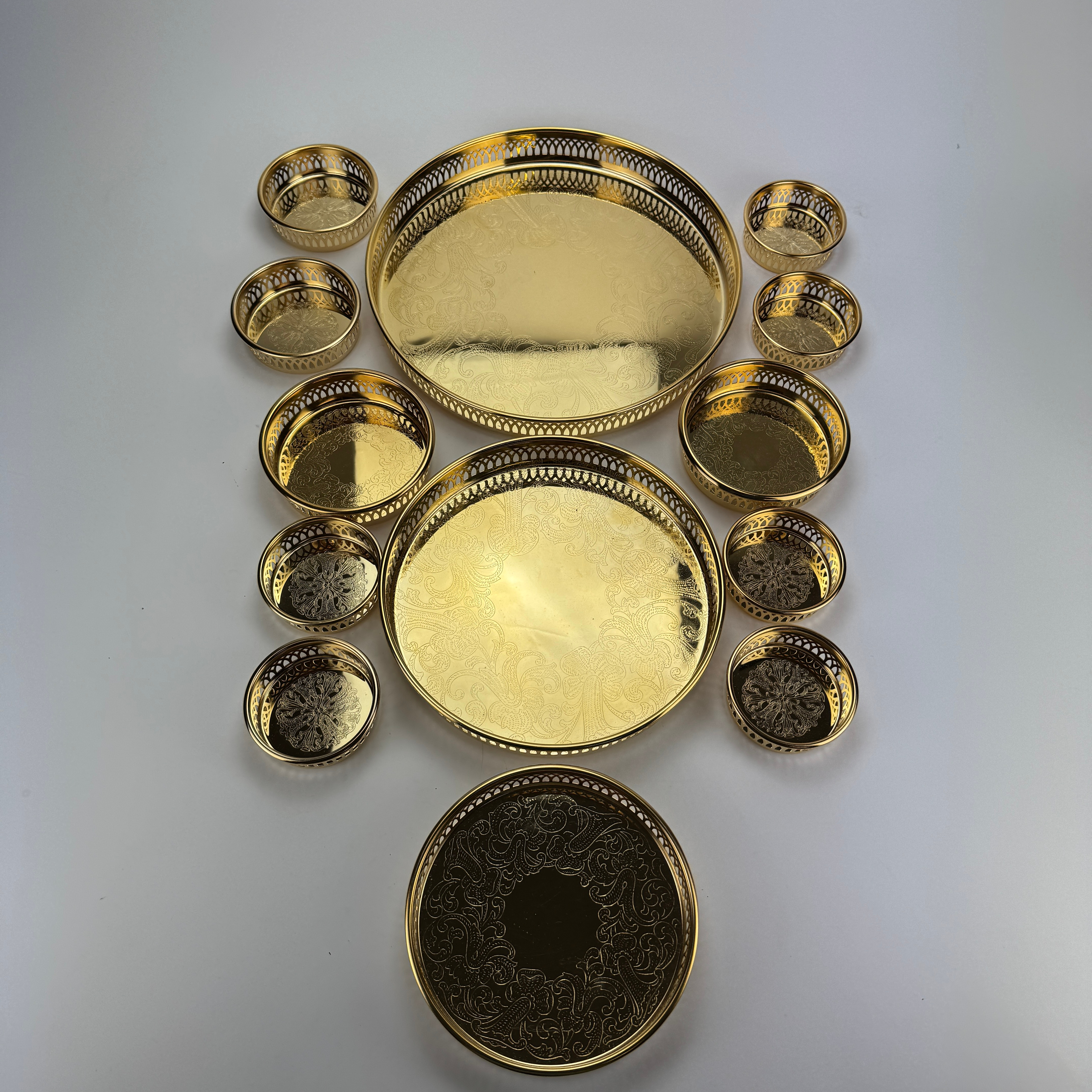 BRICKOR OCH COASTER, 13 delar, belagda med 24 karat guld, Scandia Present.