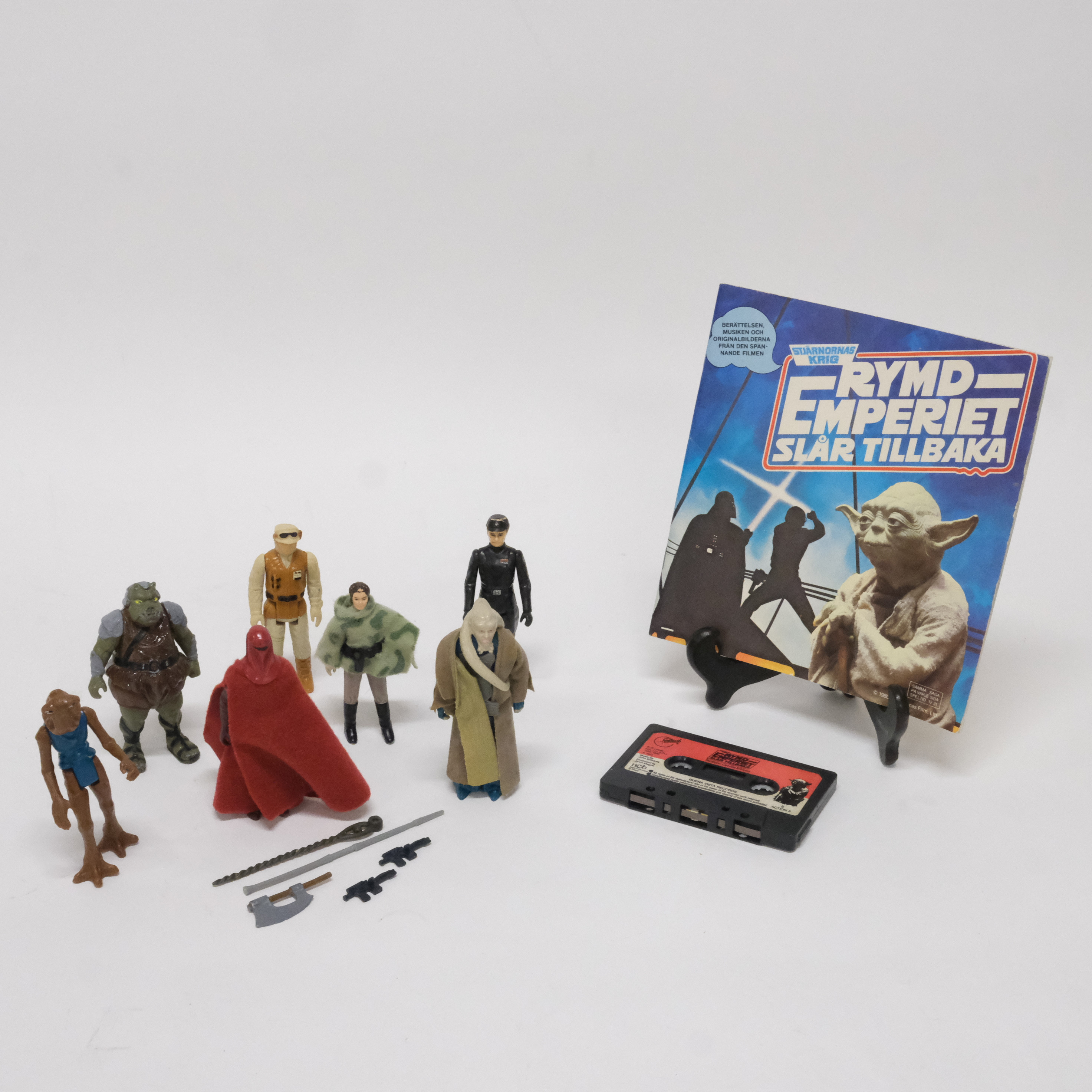 STAR WARS. SJU FIGURER, KASSETTBAND + BOK.