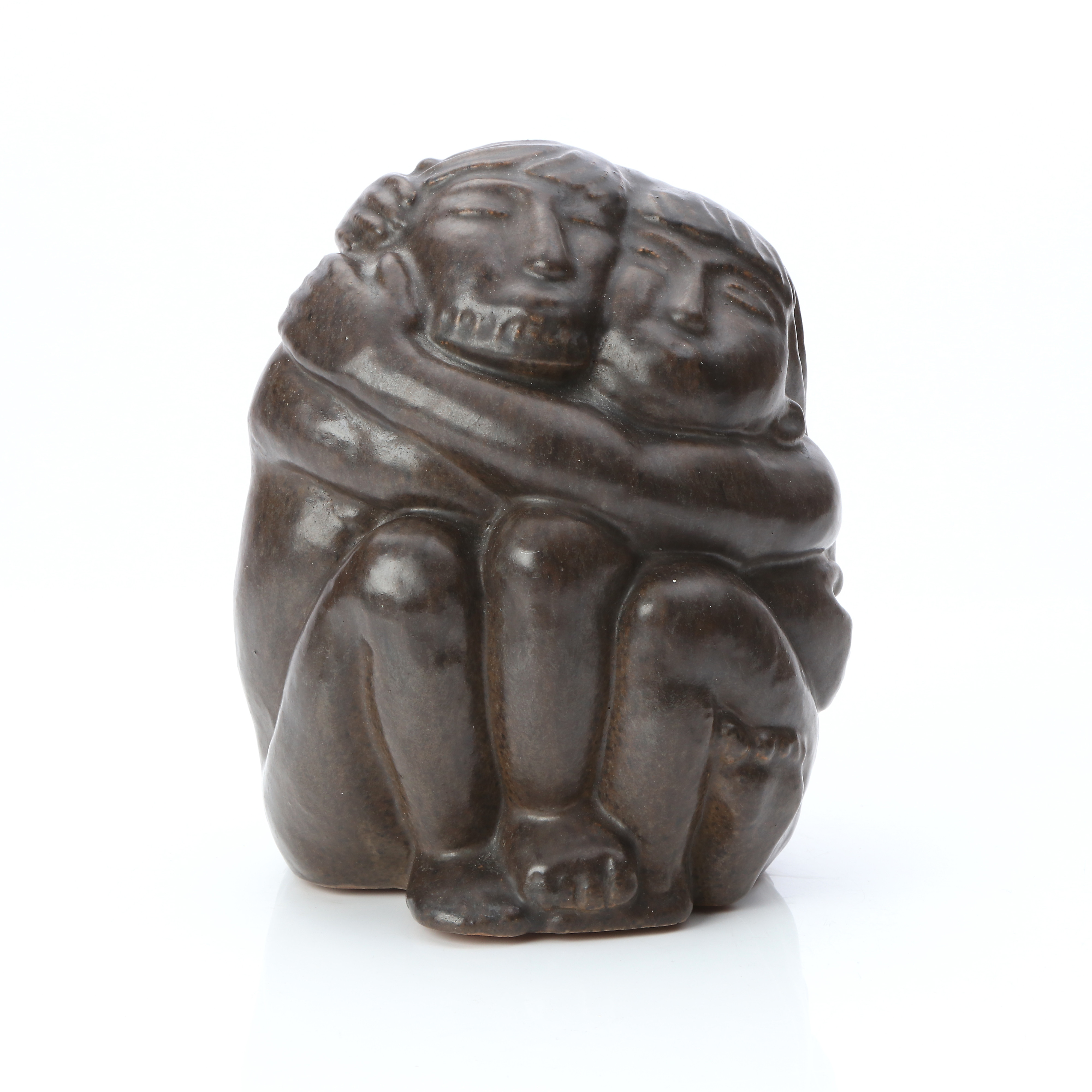 ÅKE HOLM. KERAMIKSKULPTUR. Glaserat lergods. "Famntag". Signerad undertill.