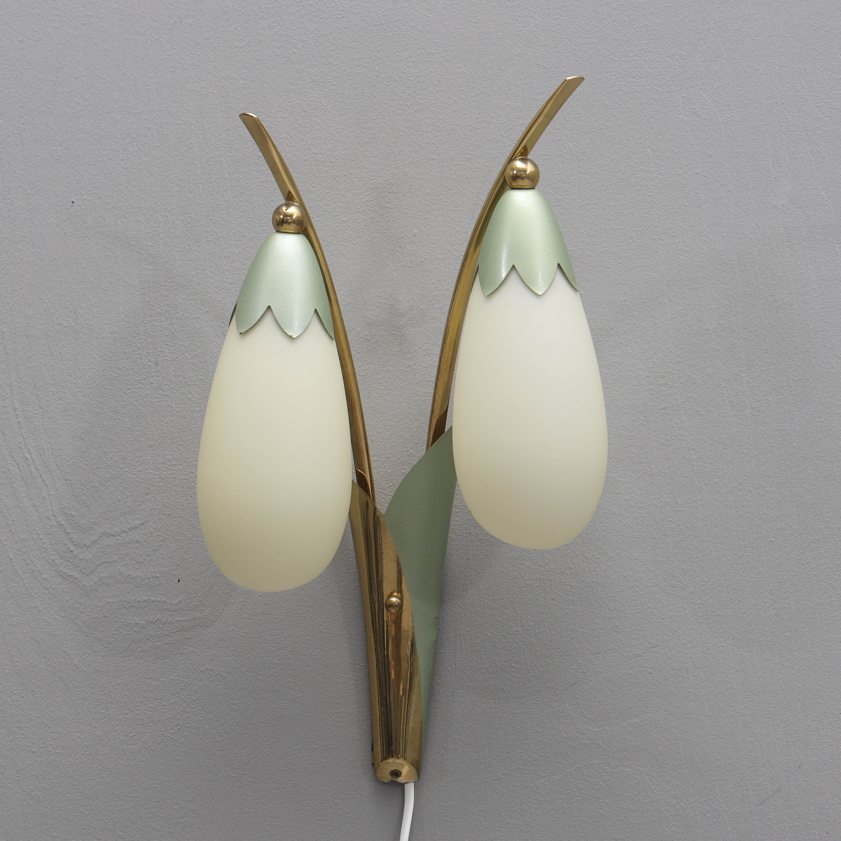 VÄGGLAMPA, form av snödroppe, mässing, glas, stämplad JBS, 1900-talets mitt.