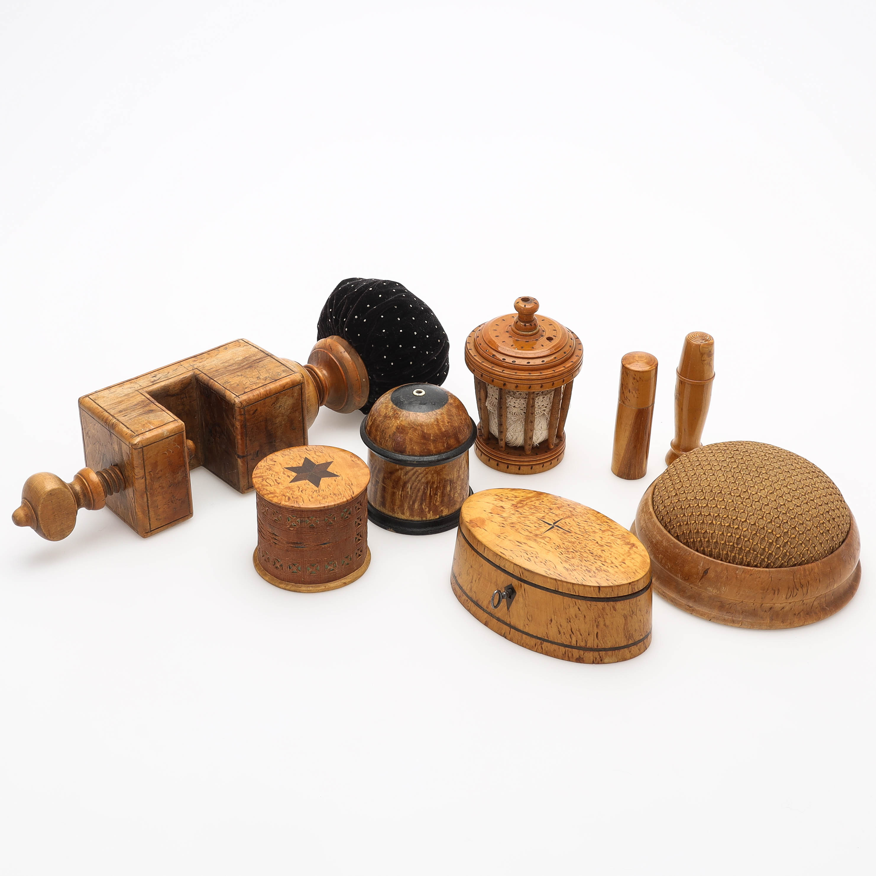 SYBARONER & ETUIER, 8 delar, rot, 1800/1900-tal.