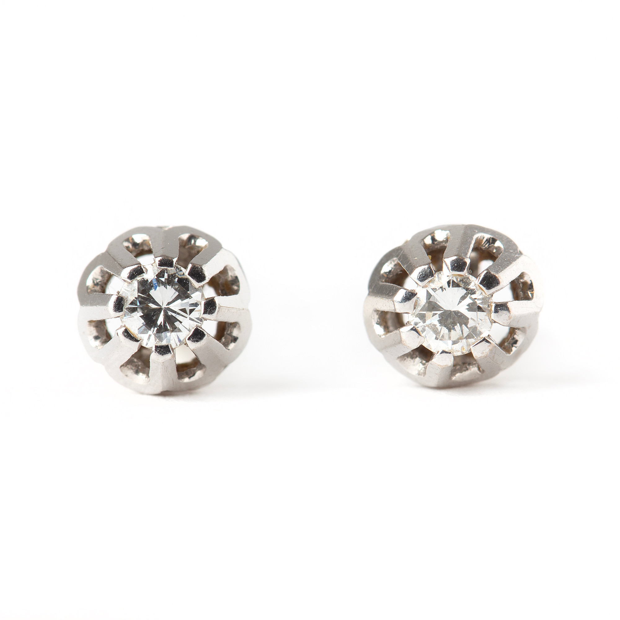 ÖRHÄNGEN, 18K vitguld och guld med briljantslipade diamanter, totalt ca 0.30 ct.