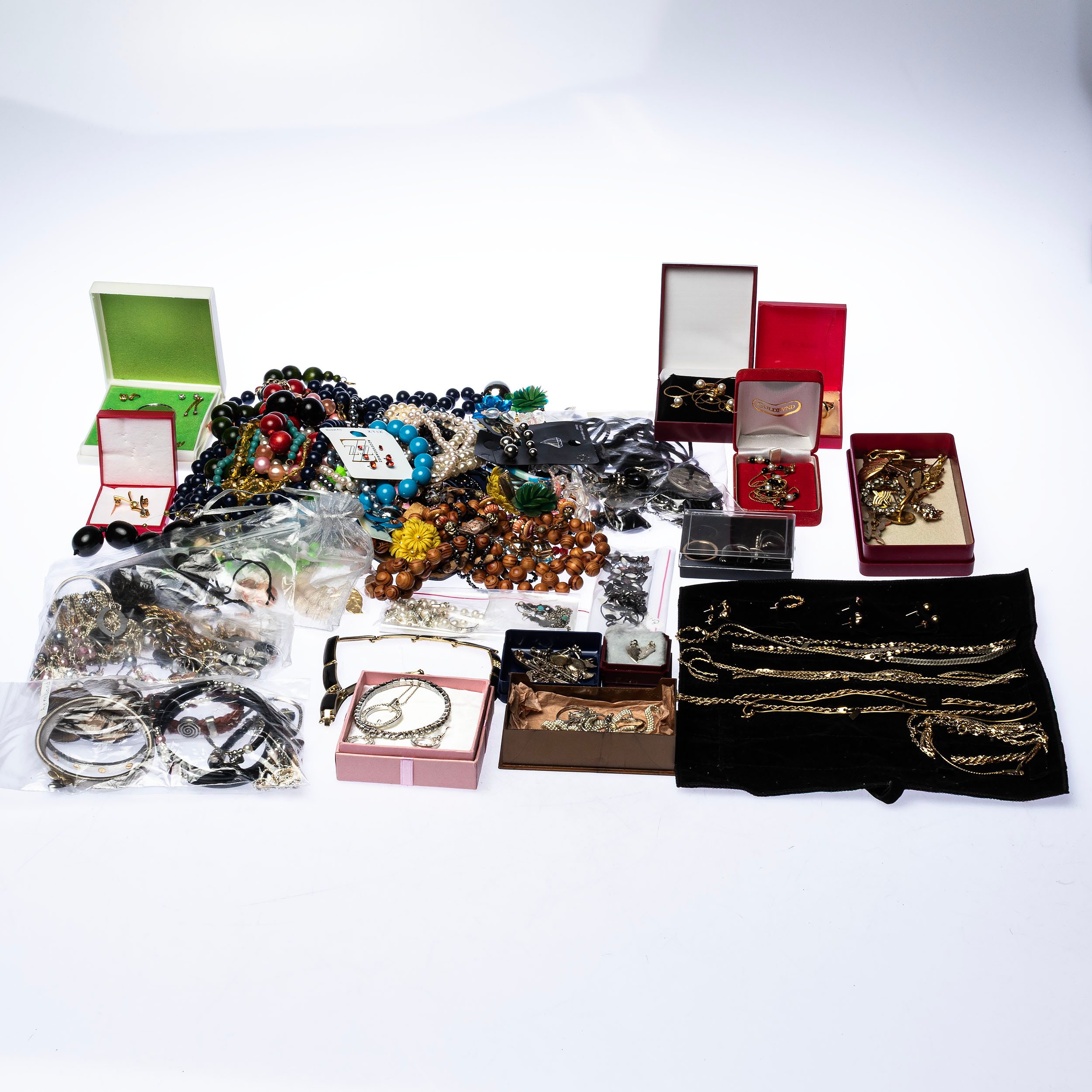 BIJOUTERIER / SMYCKEN, ett parti bl.a silver.