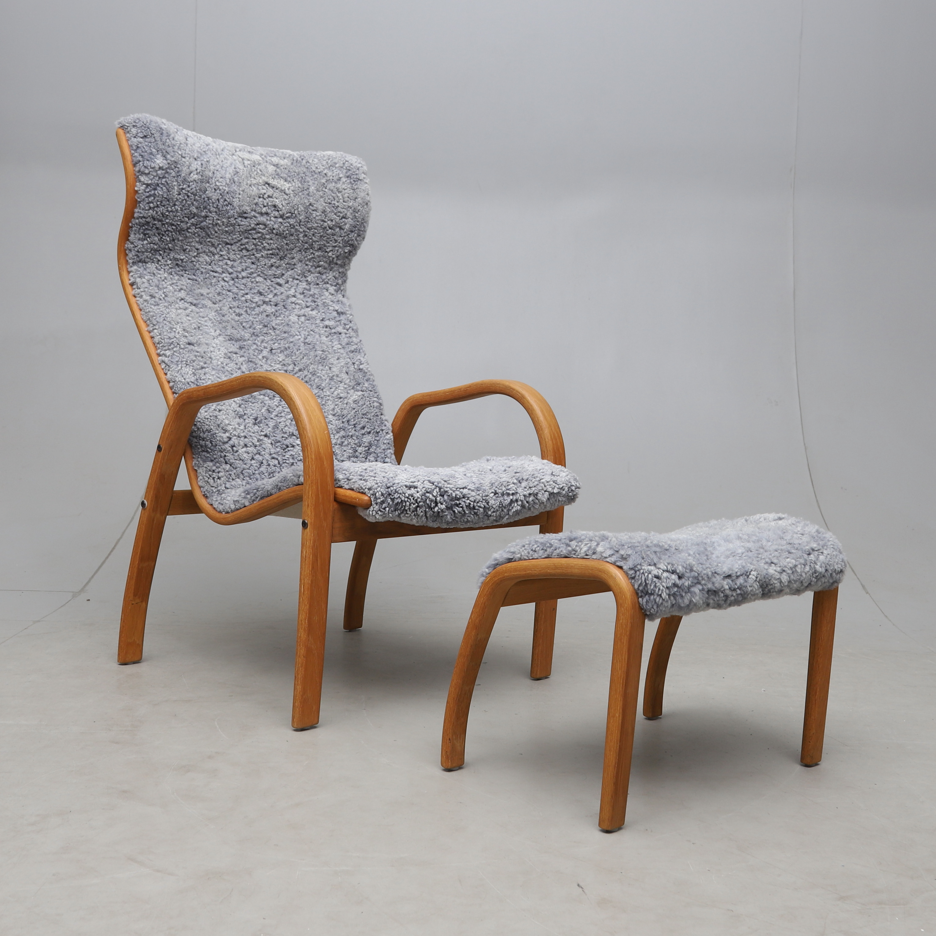 JAN EKSTRÖM. Fåtölj med fotpall, "Gazell", Conform, 2000-tal.