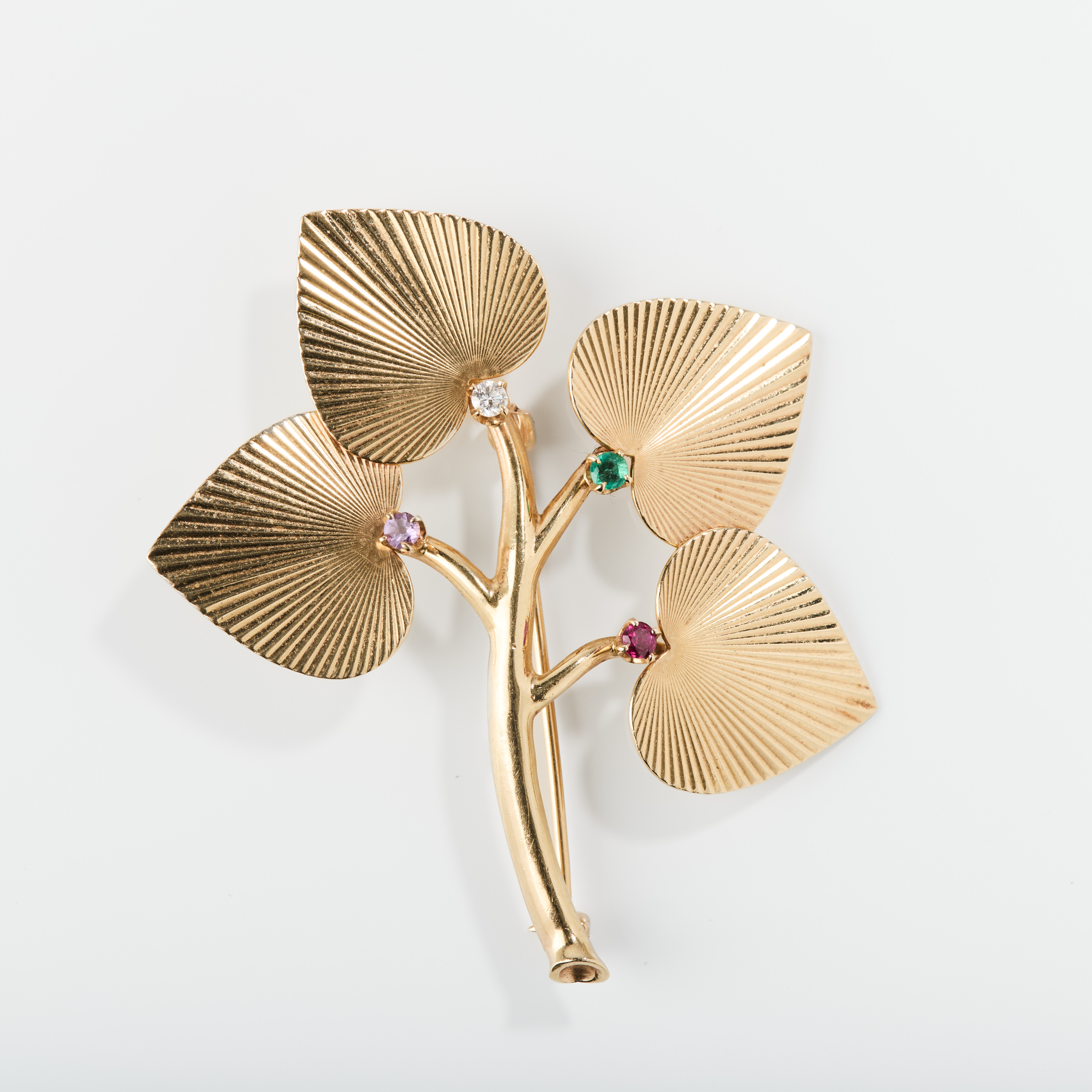 TIFFANY & CO. Brsoch, 14K guld med multifärgade stenar och diamanter, 1950-tal.