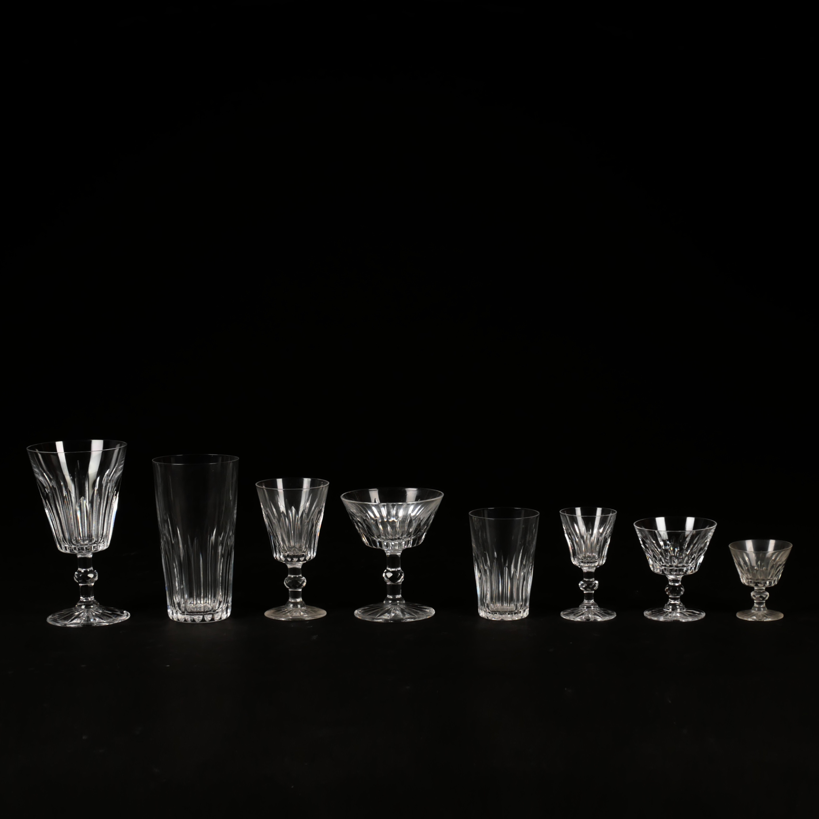 FRITZ KALLENBERG. Glasservis, 79 delar, "Pyramid", skärslipat glas, Boda, 1920/30-tal.