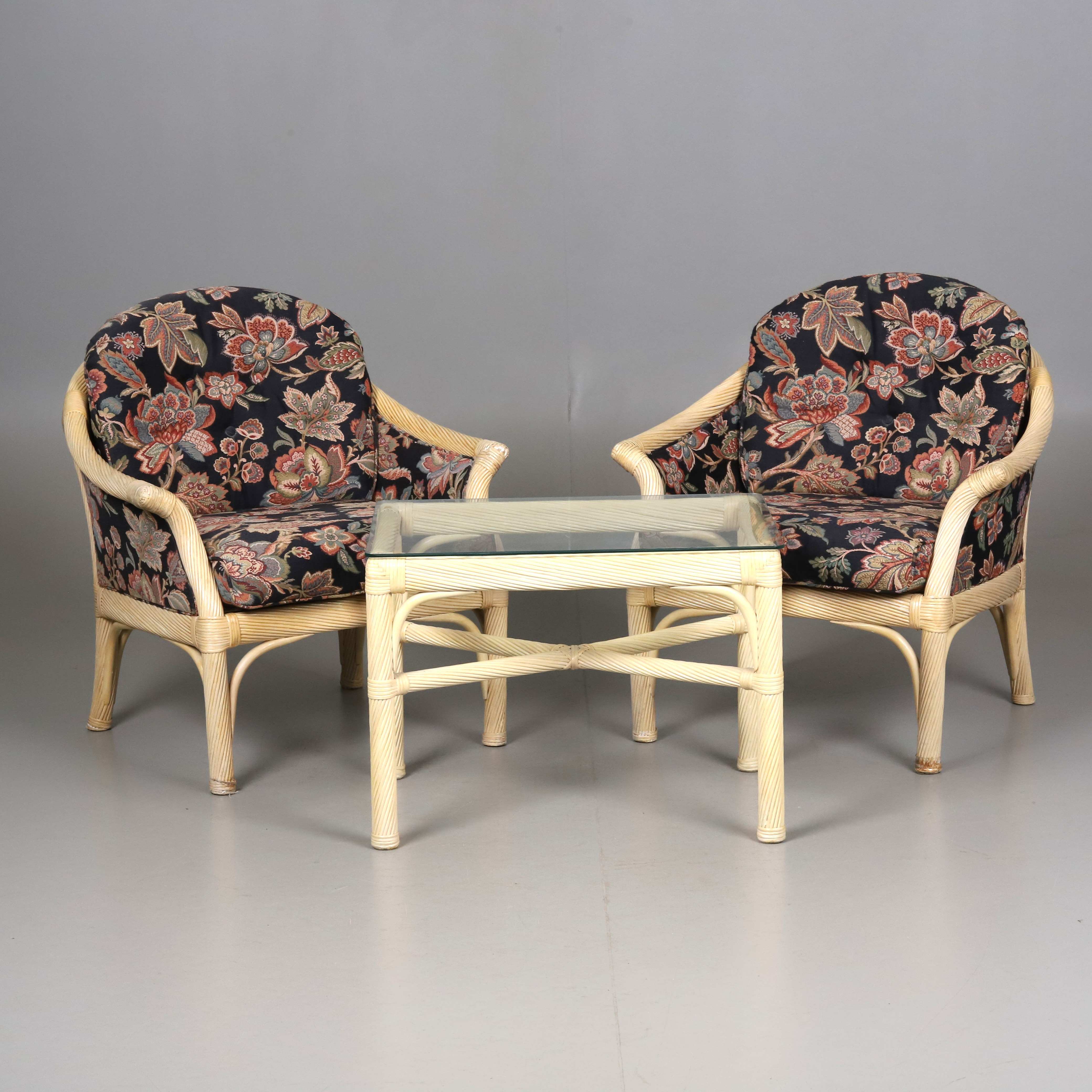 Sittgrupp. 3 delar, rotting, textil, glas.