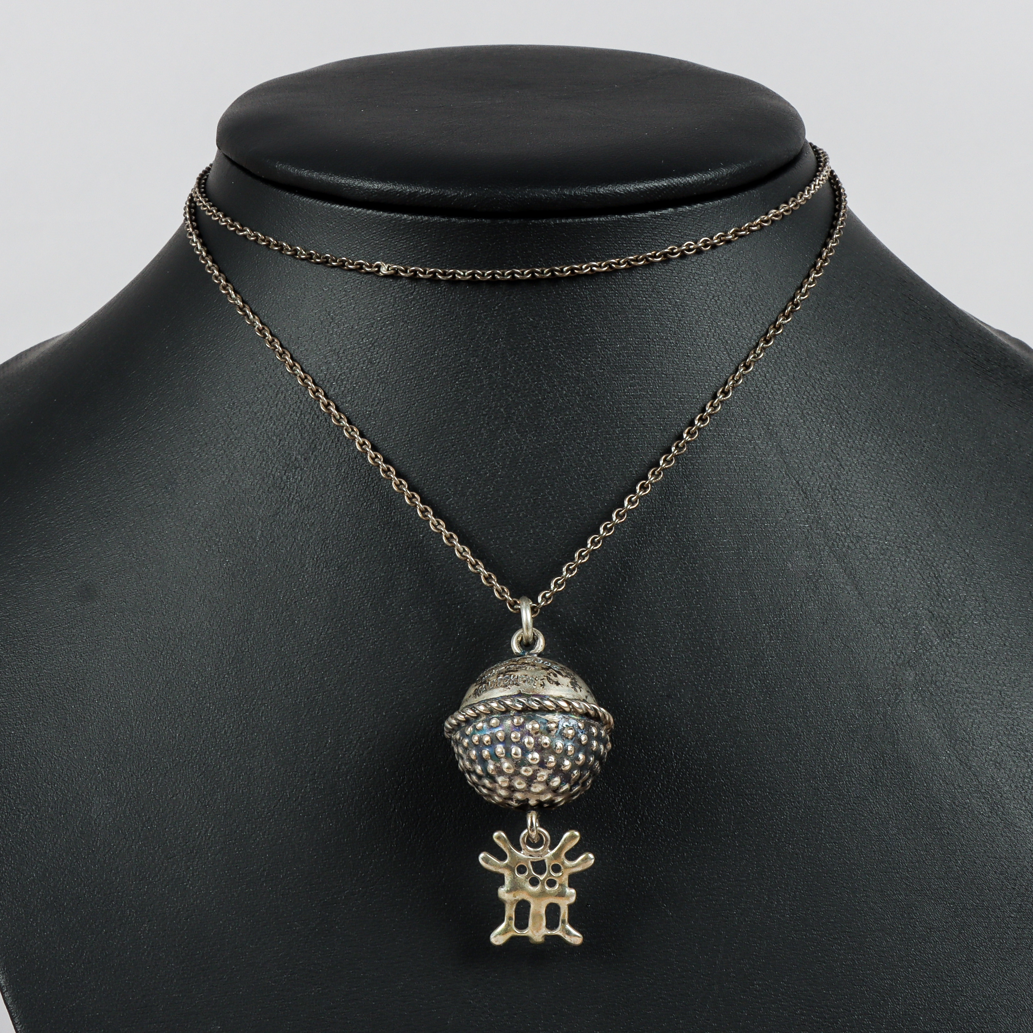 HALSKEDJA MED HÄNGE silver, Frank Juhls, "samisk trollkula", Kautokeino, Norge.