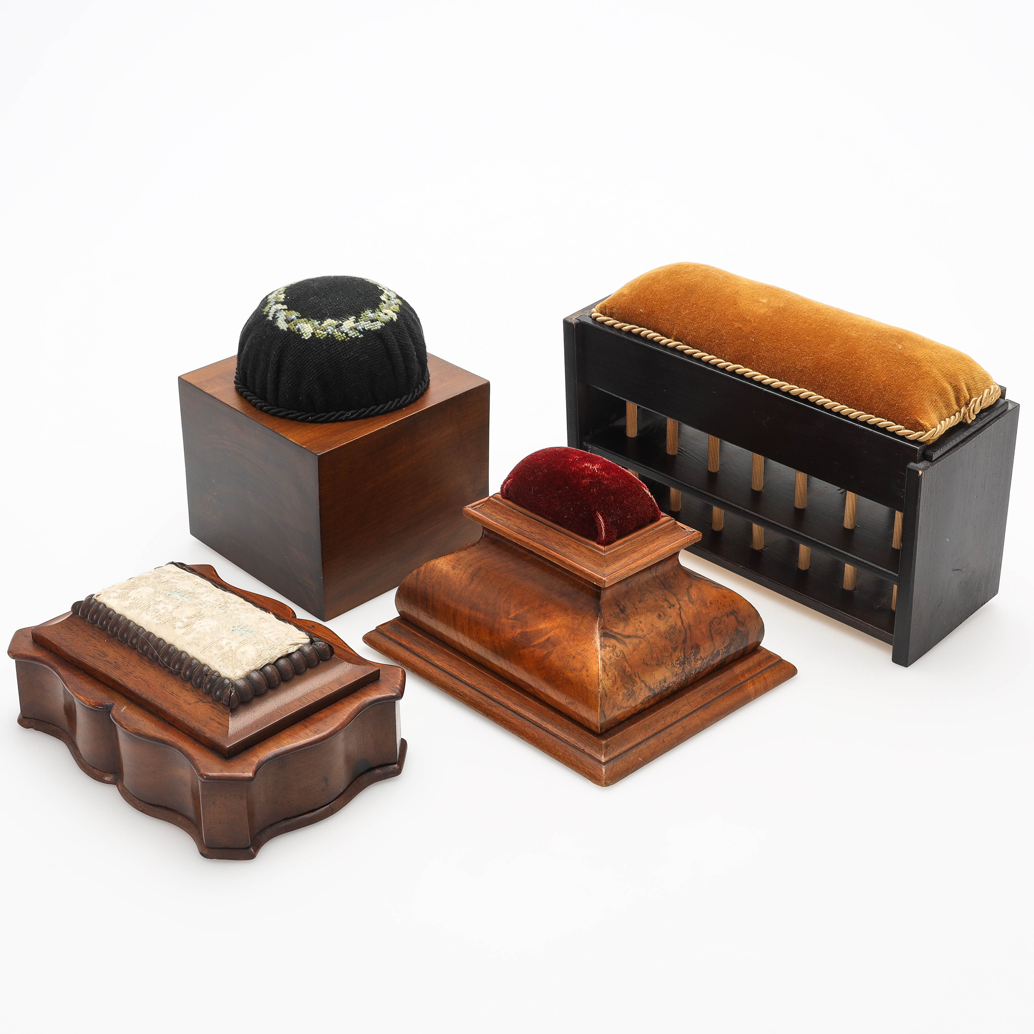 SYBARONER, 4 st, trä, 1800/1900-tal.