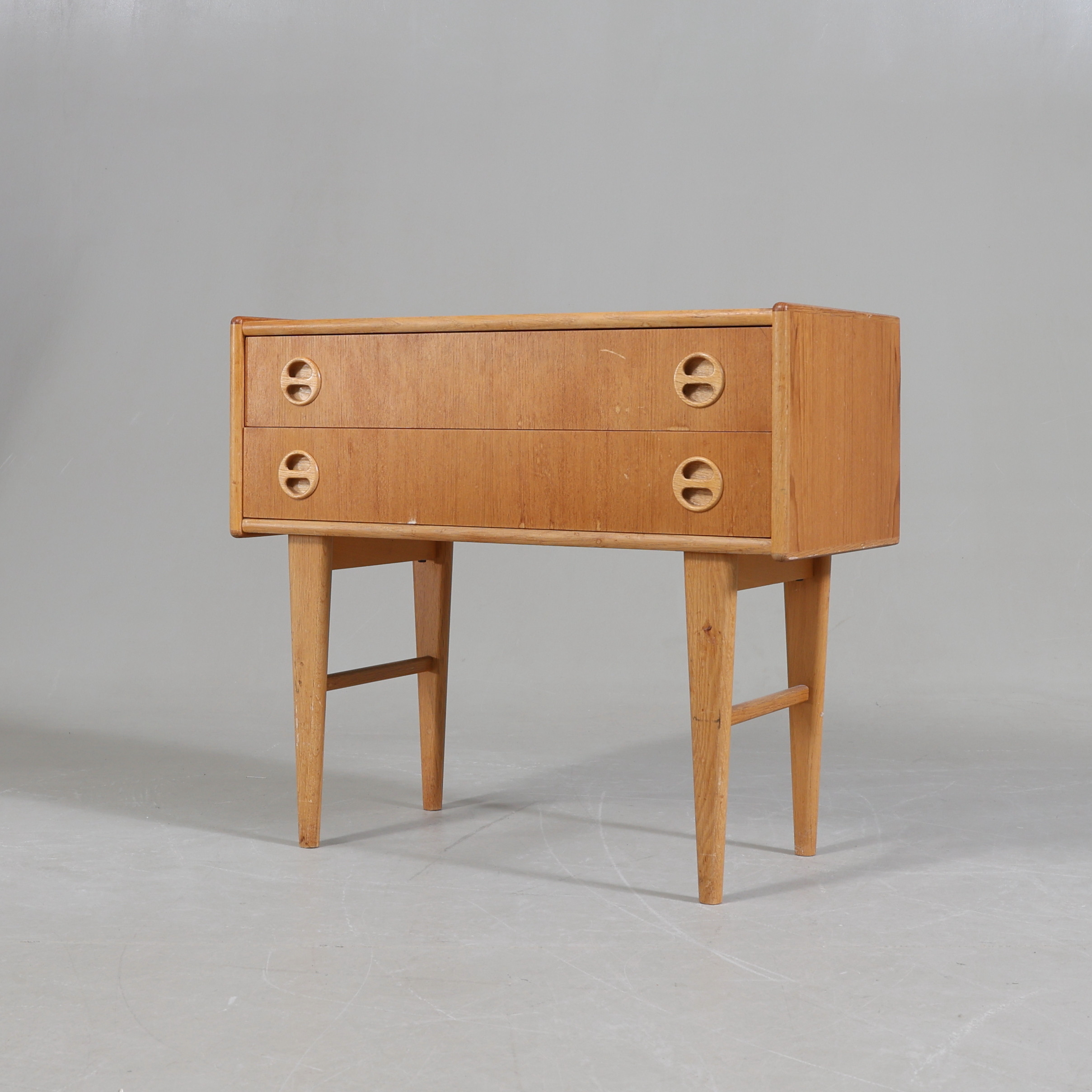 HALLBYRÅ, teak samt ek, AB Carlström & co möbelfabrik, 1900-talets andra hälft.