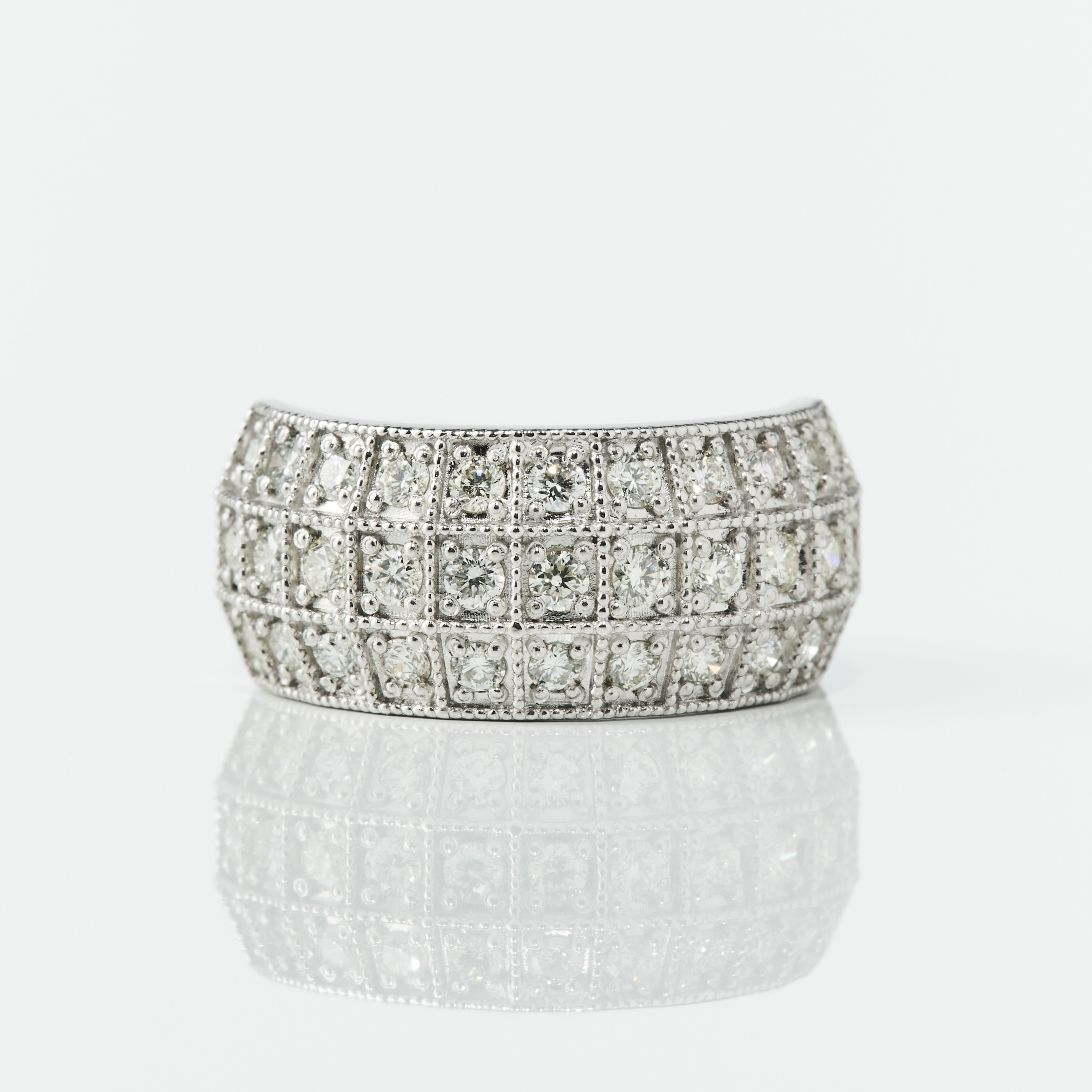 RING, platina med diamanter.