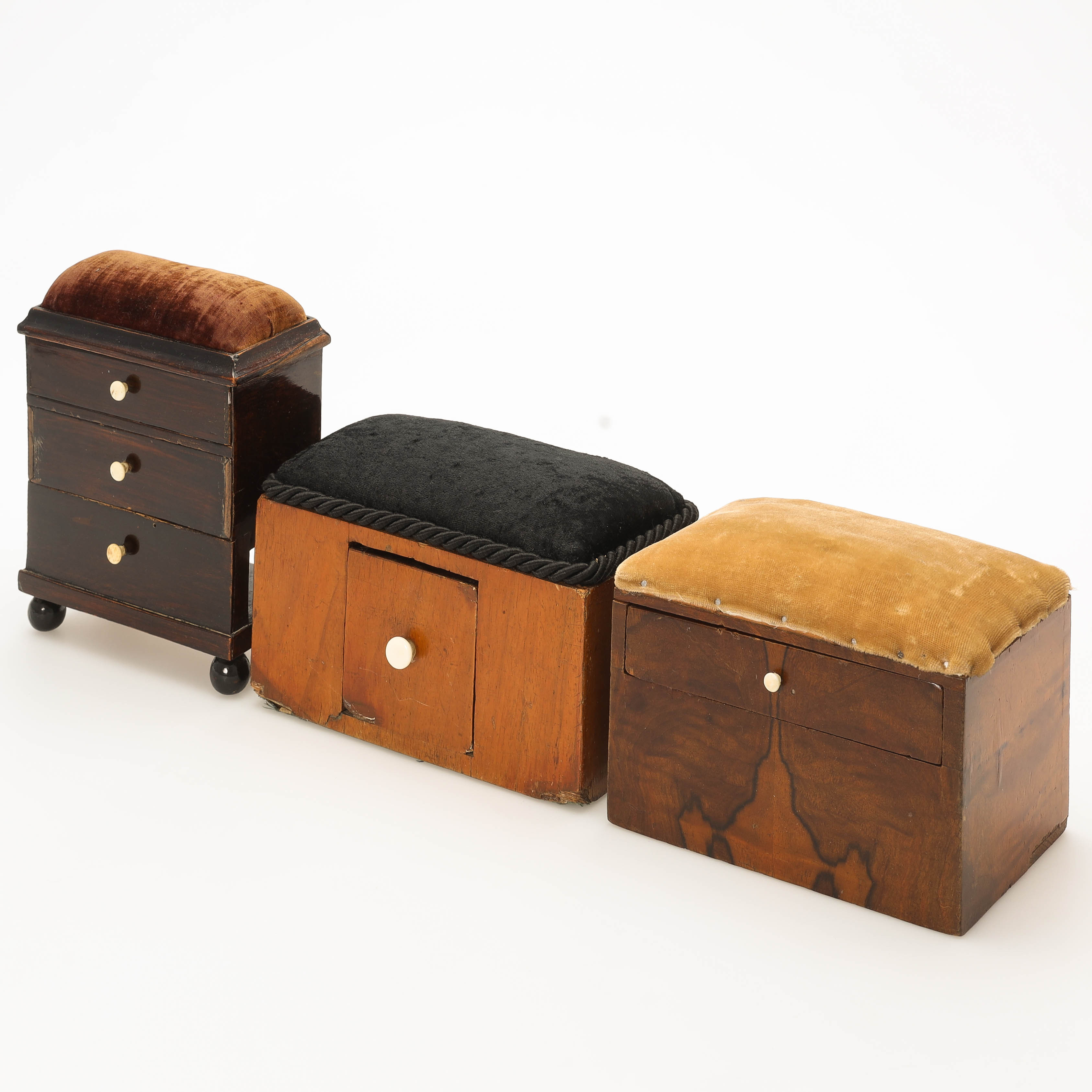 SYBARONER, 3 st, med lådor, 1800-tal.