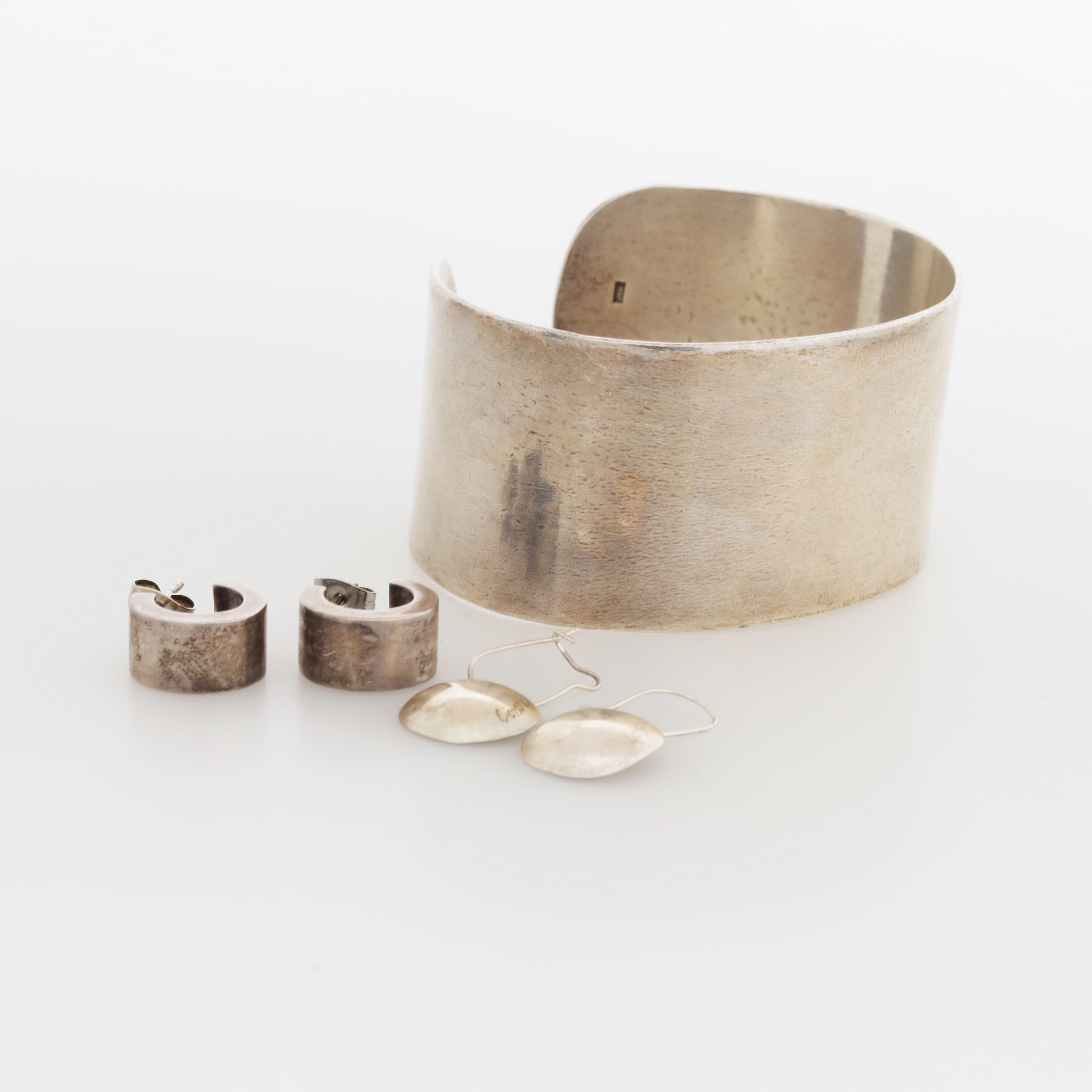 ARMBAND OCH ÖRHÄNGEN, sterlingsilver, totalvikt 60 gram.