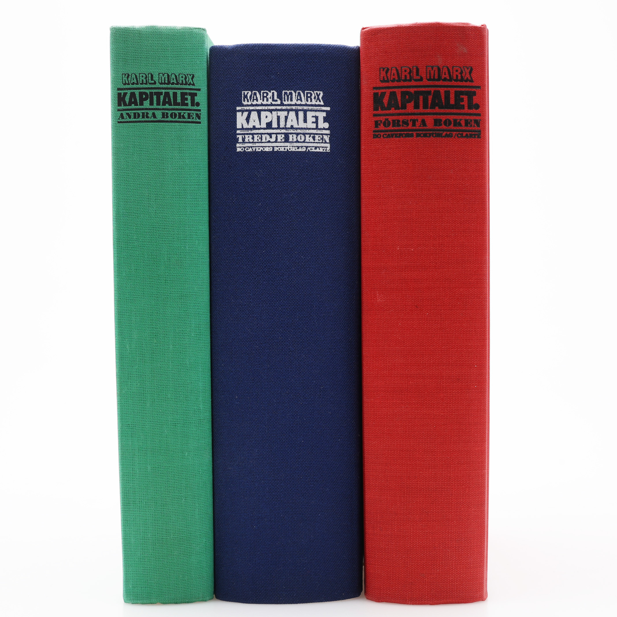 KARL MARX' KAPITALET I TRE VOLYMER UTGIVNA PÅ BO CAVEFORS FÖRLAG 1970-1978.