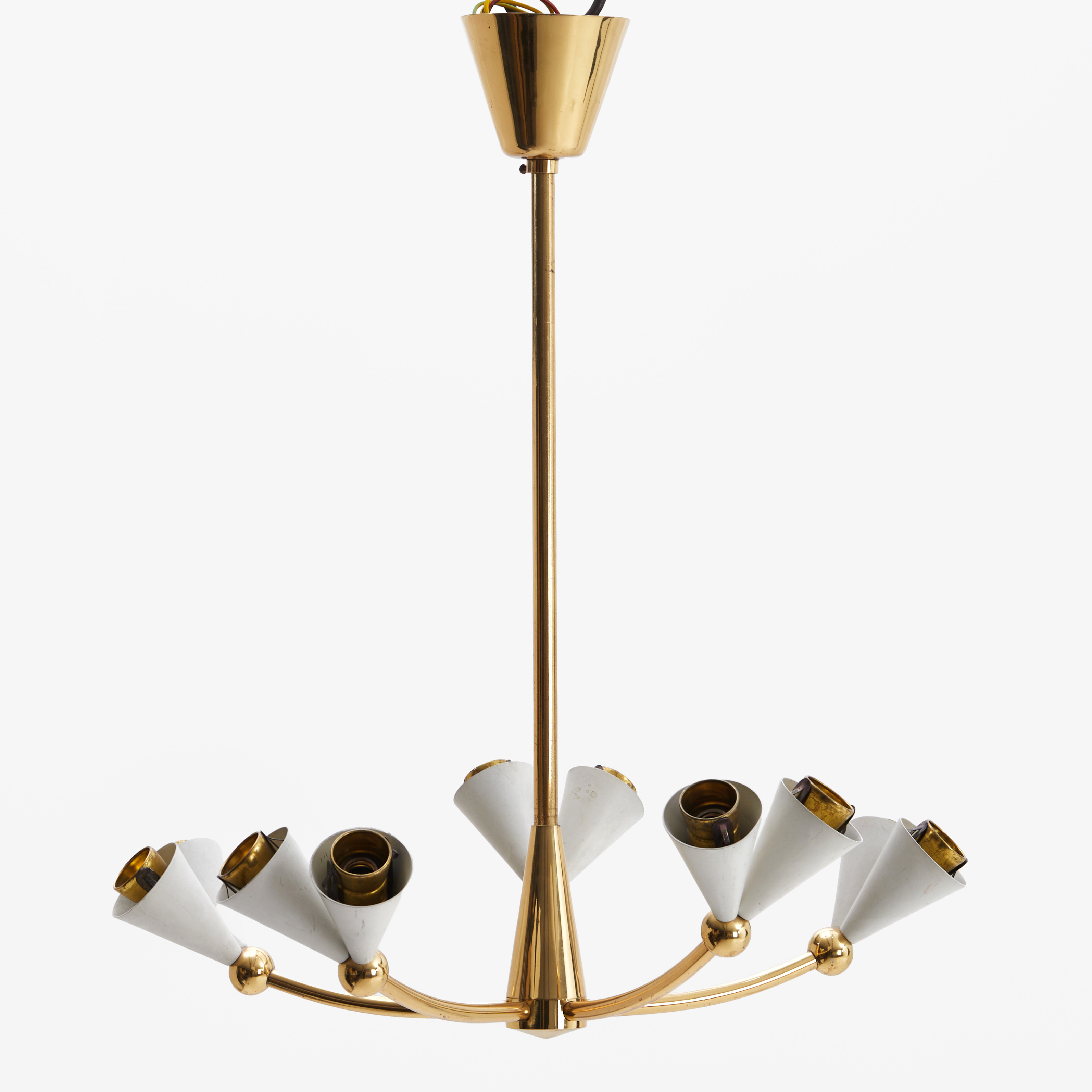 TAKLAMPA, 1950-tal. 10 ljuspunkter. stomme i mässing och lackerad plåt.