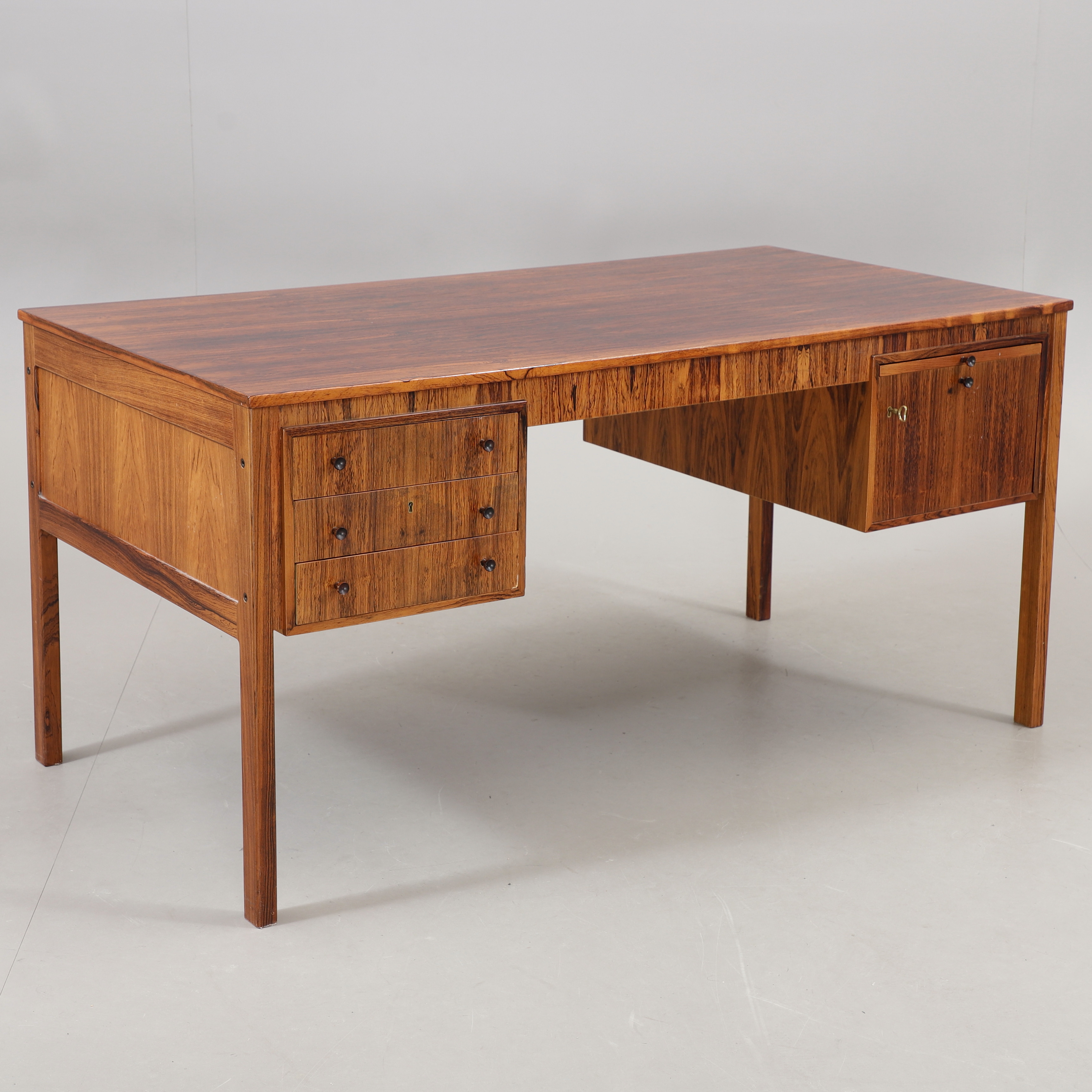 ERIK WÖRTZ. Skrivbord, jakaranda, "Exklusiv", IKEA, 1960-tal.
