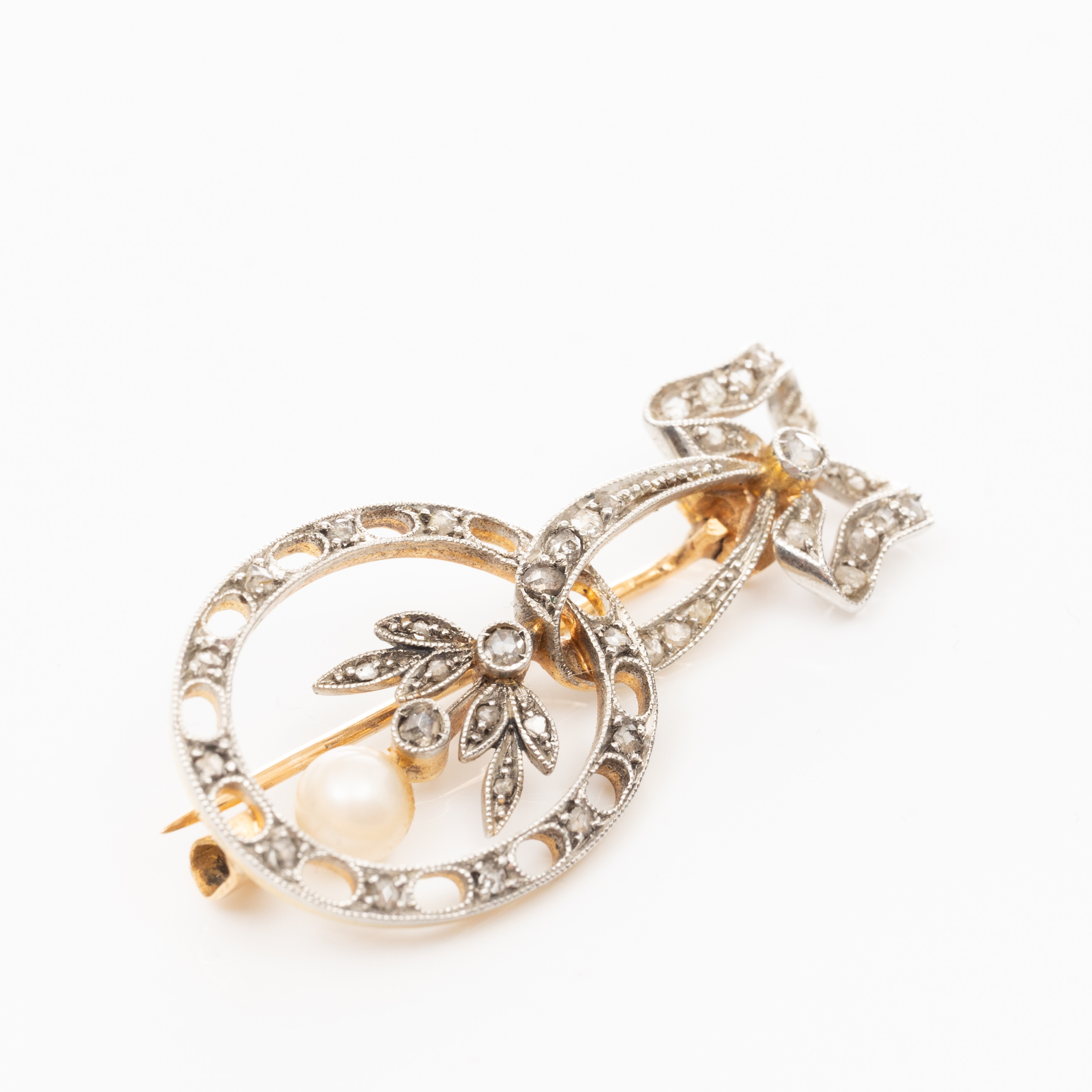 BROSCH, 18K guld, Diamanter, Pärla, Sent 1800-tal.