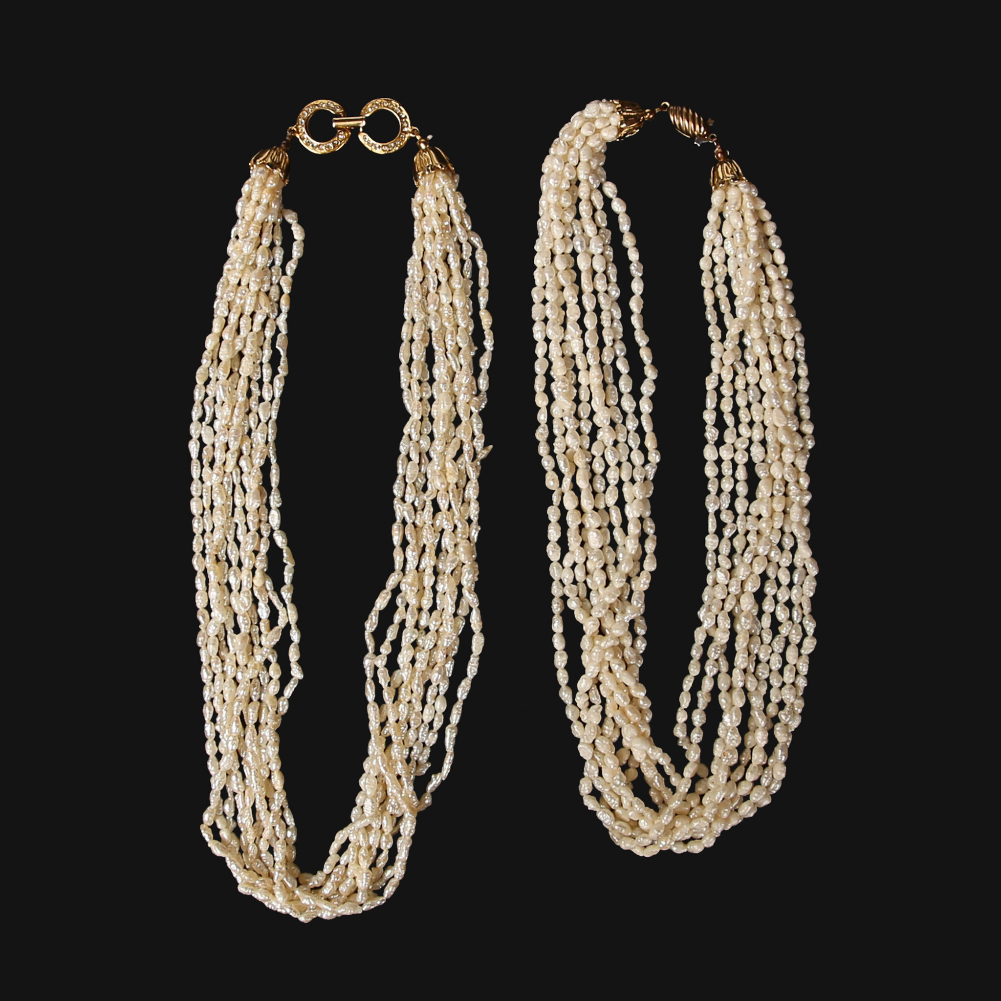 COLLIER, 2 objekt, Biwa-pärlor, lås gulmetall. 1900-talets sista fjärdedel.