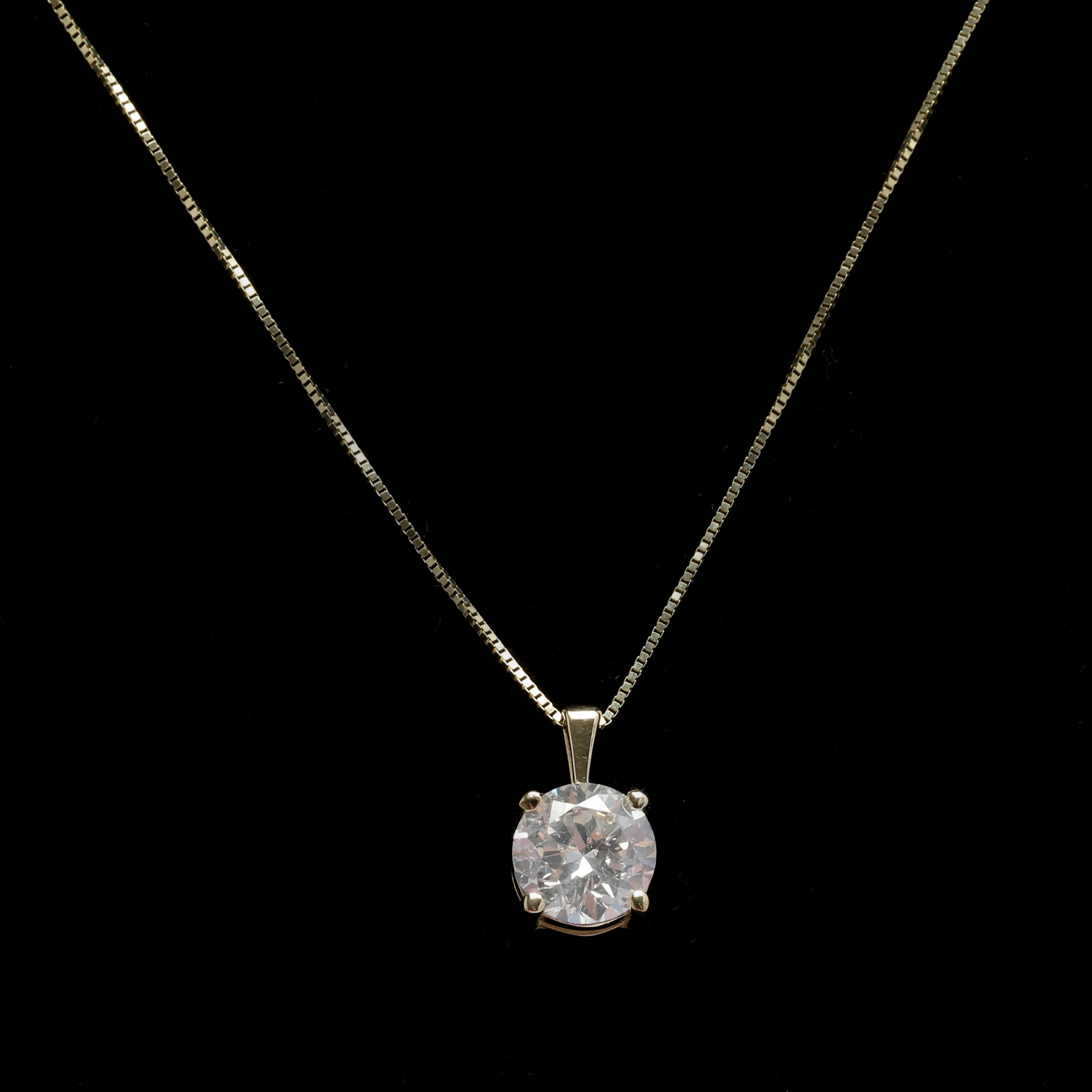 HALSBAND MED HÄNGSMYCKE, 14k guld. Briljant 1,53 ct. Vikt 2,07 gram. Med GCI-certifikat.