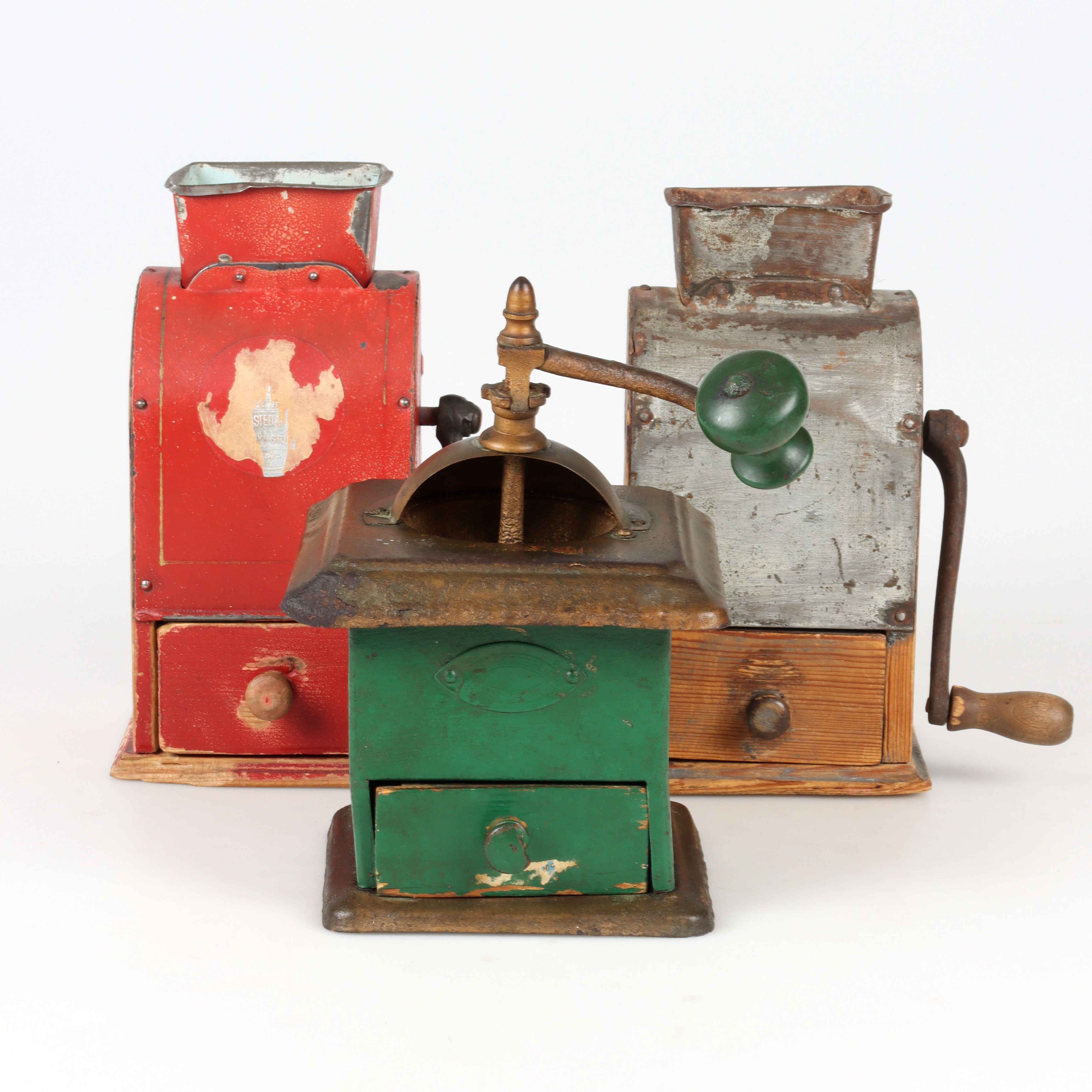 KAFFEKVARNAR 3 st, plåt och trä, 18/1900-tal.