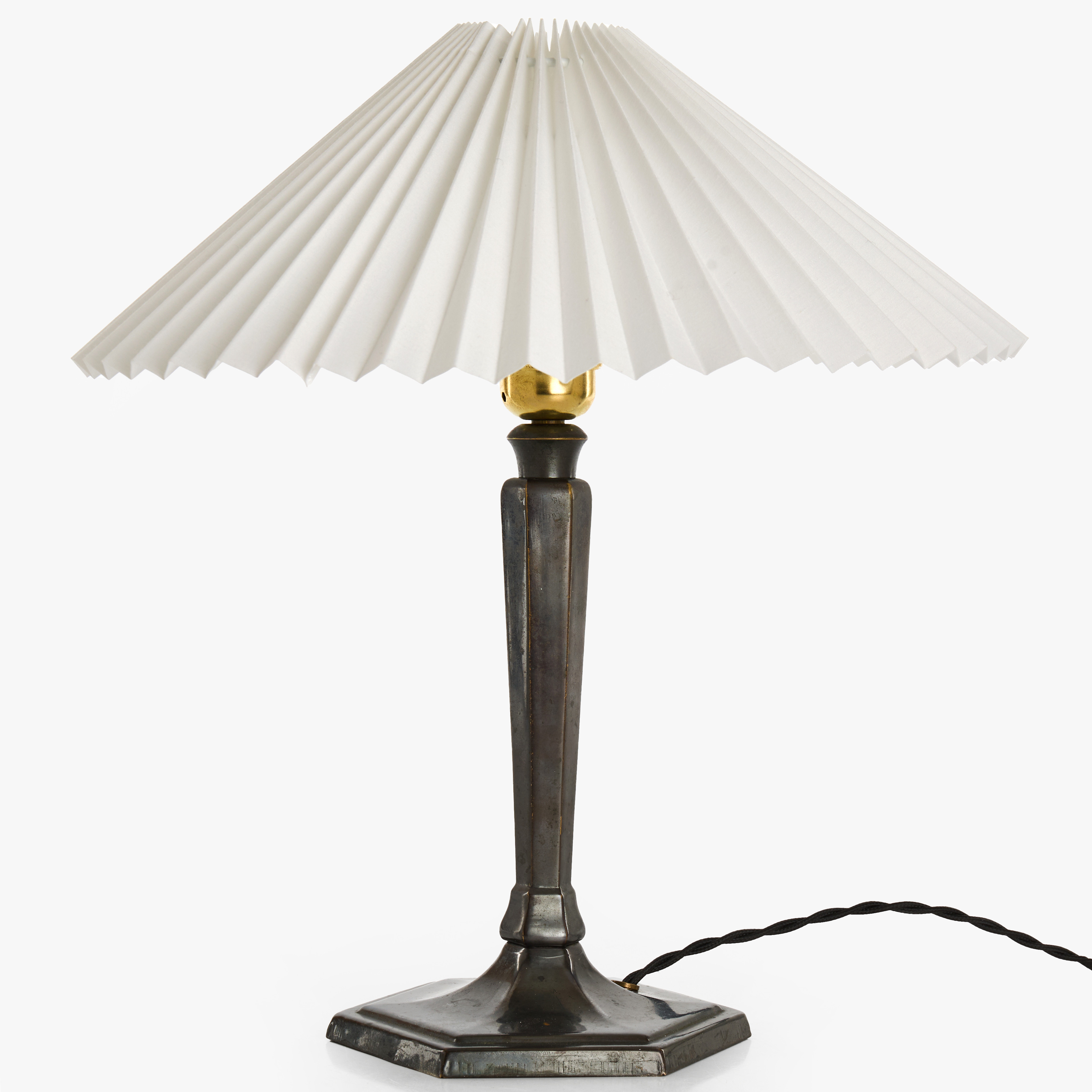 HARALD NOTINI, bordslampa modell 6822, Arvid Böhlmarks lampfabrik, 1920-tal, patinerad mässing.