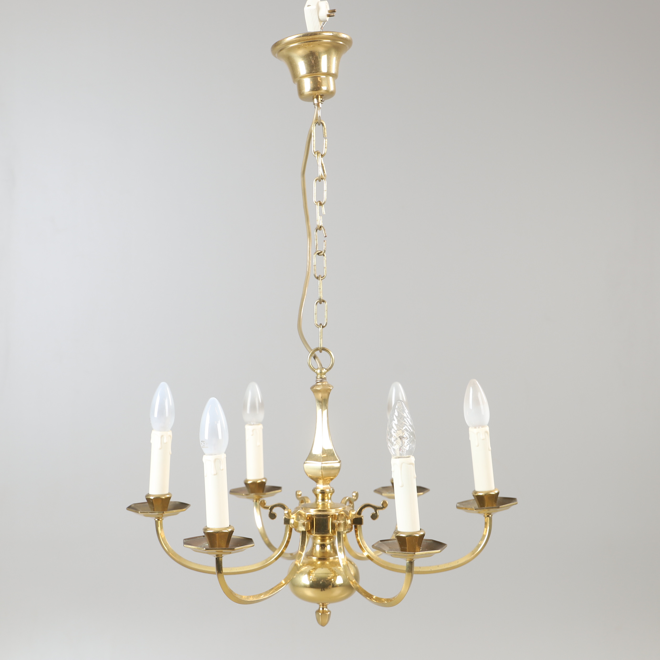 TAKLAMPA, mässing, 1900-talets andra hälft.