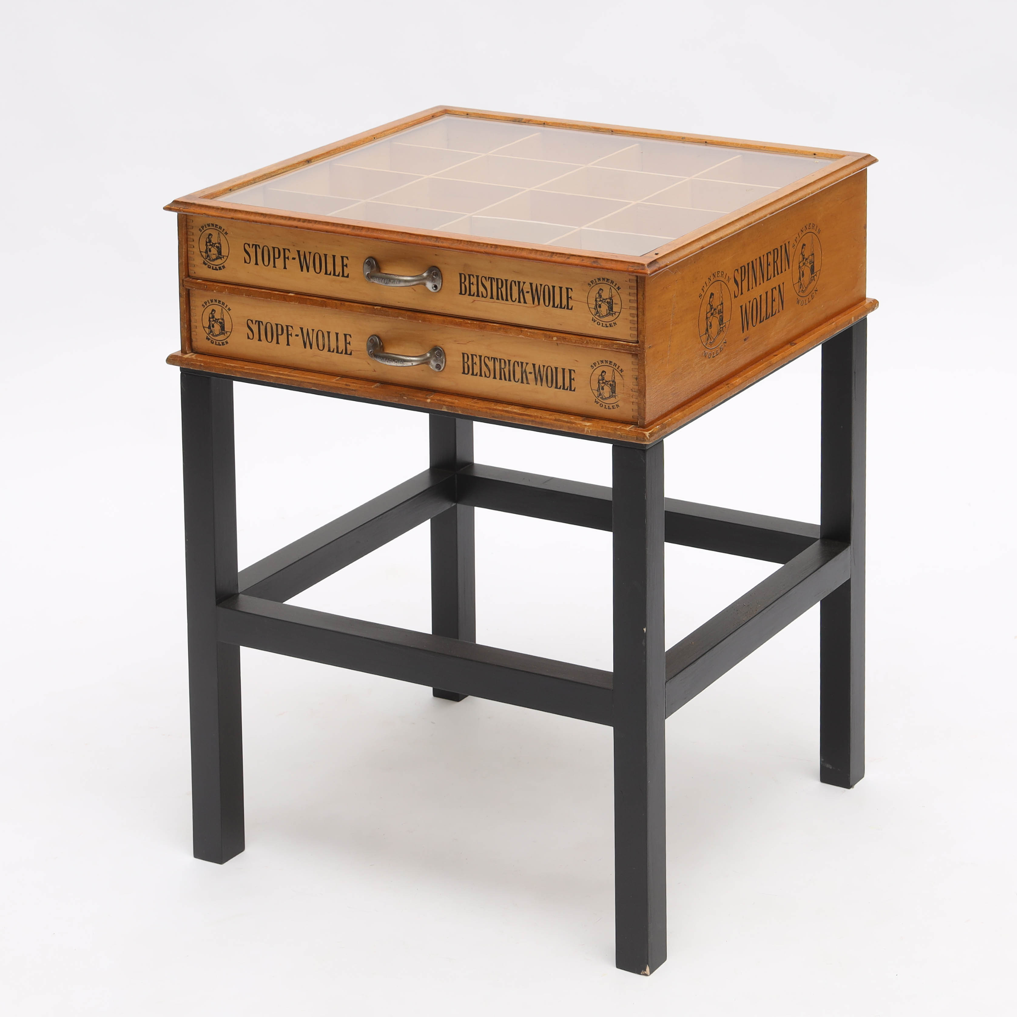 MONTER, för tråd & ull, på benställning, Tyskland, 1900-talets mitt.