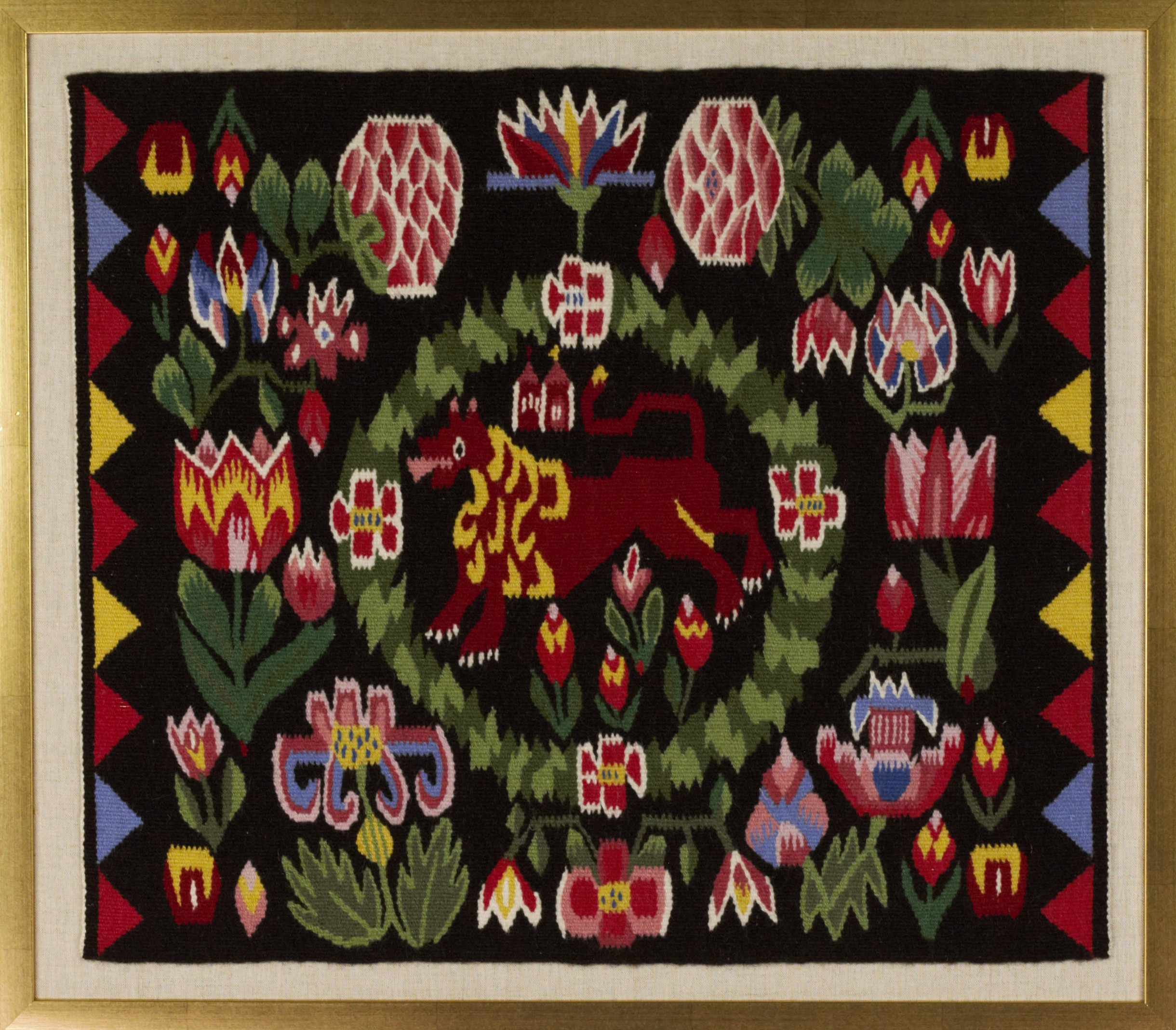 OIDENTIFIERAD KONSTNÄR. Flamskväv, "Röda Lejonet", monterad på pappskiva, signerad a tergo, Thorsten, 1979.