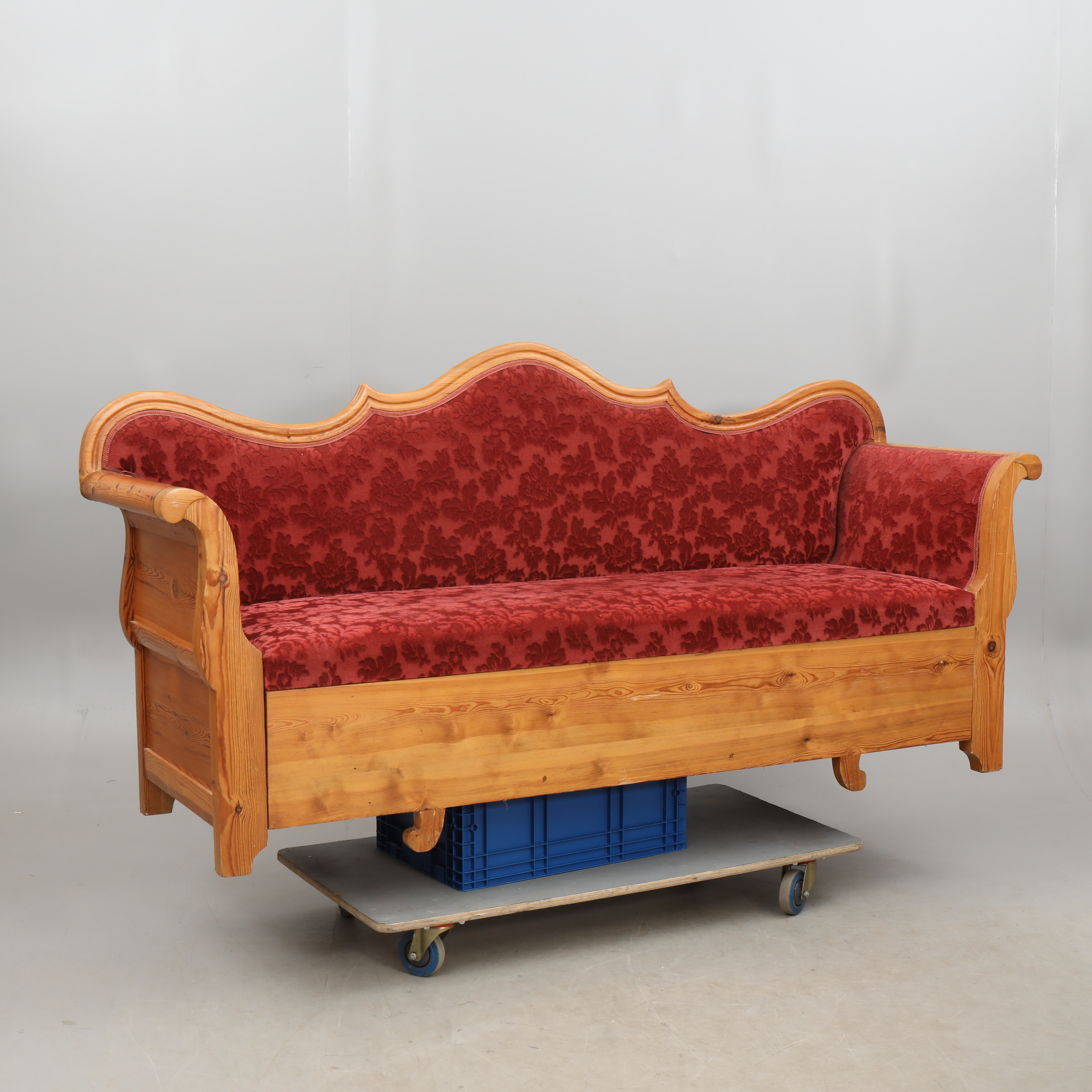 SOFFA, Karl Johan stil, utdragbar, furu, 1900-talets första hälft.