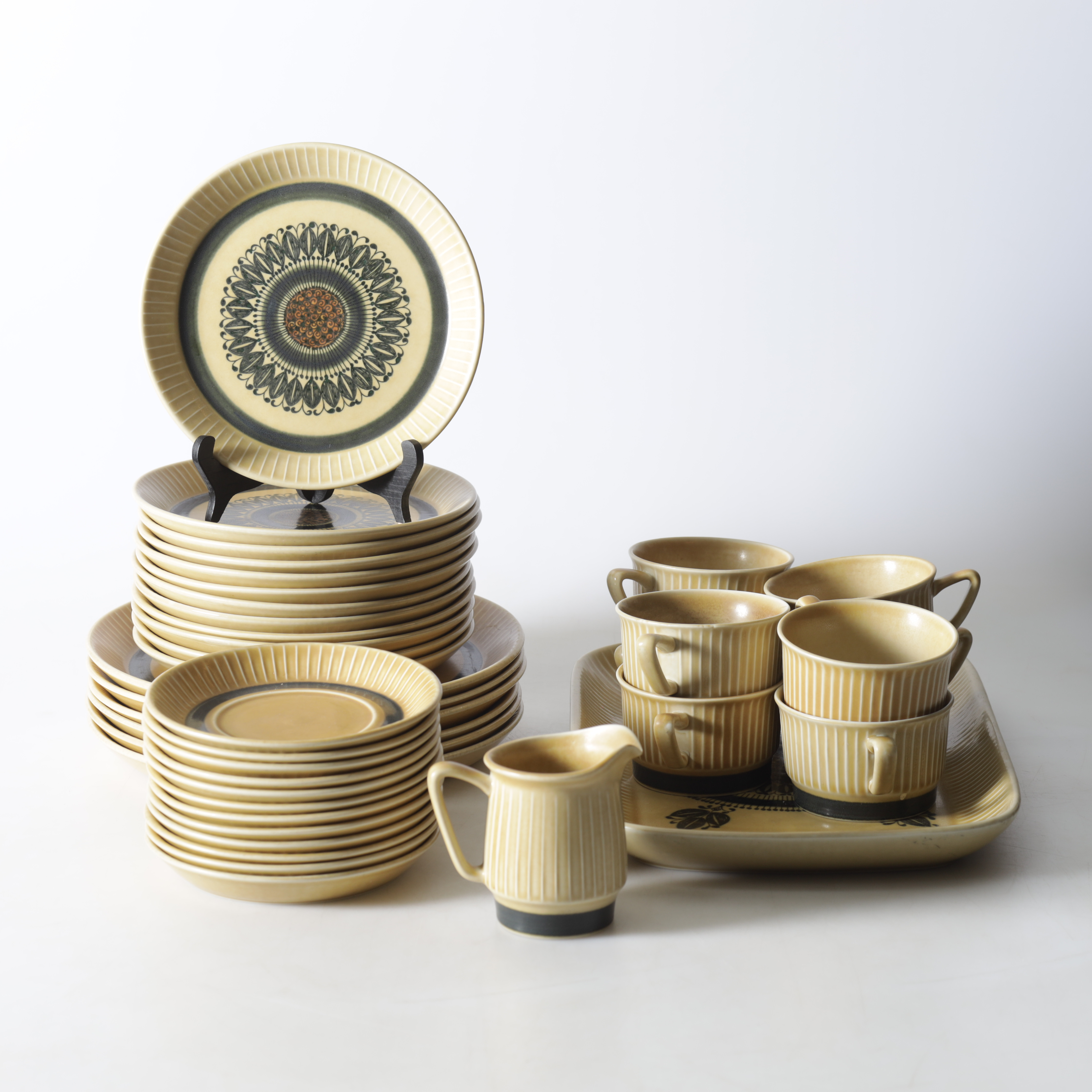 INGER WAAGE. Servis, 40 delar, stengods, "Norröna", Stavangerflint, Norge, 1900-tal.