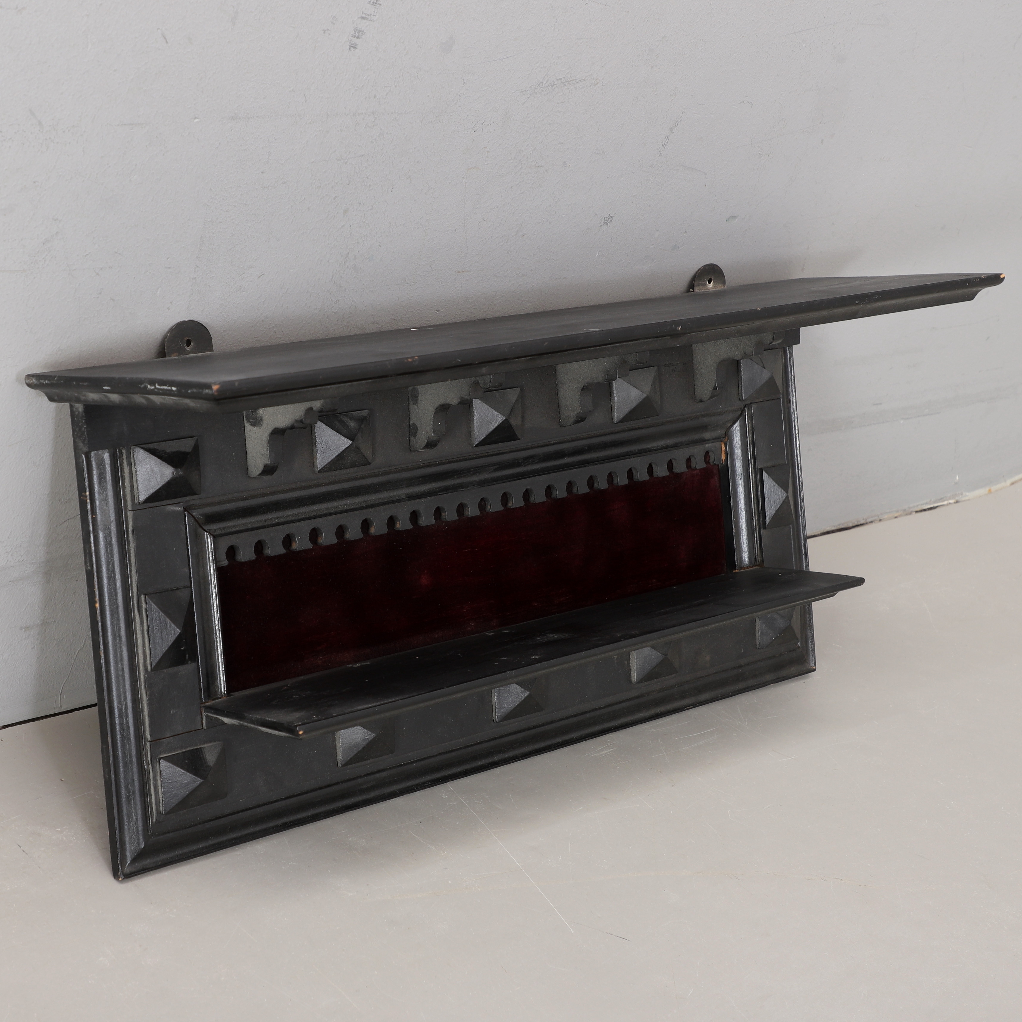 VÄGGHYLLA, tidigt 1900-tal.